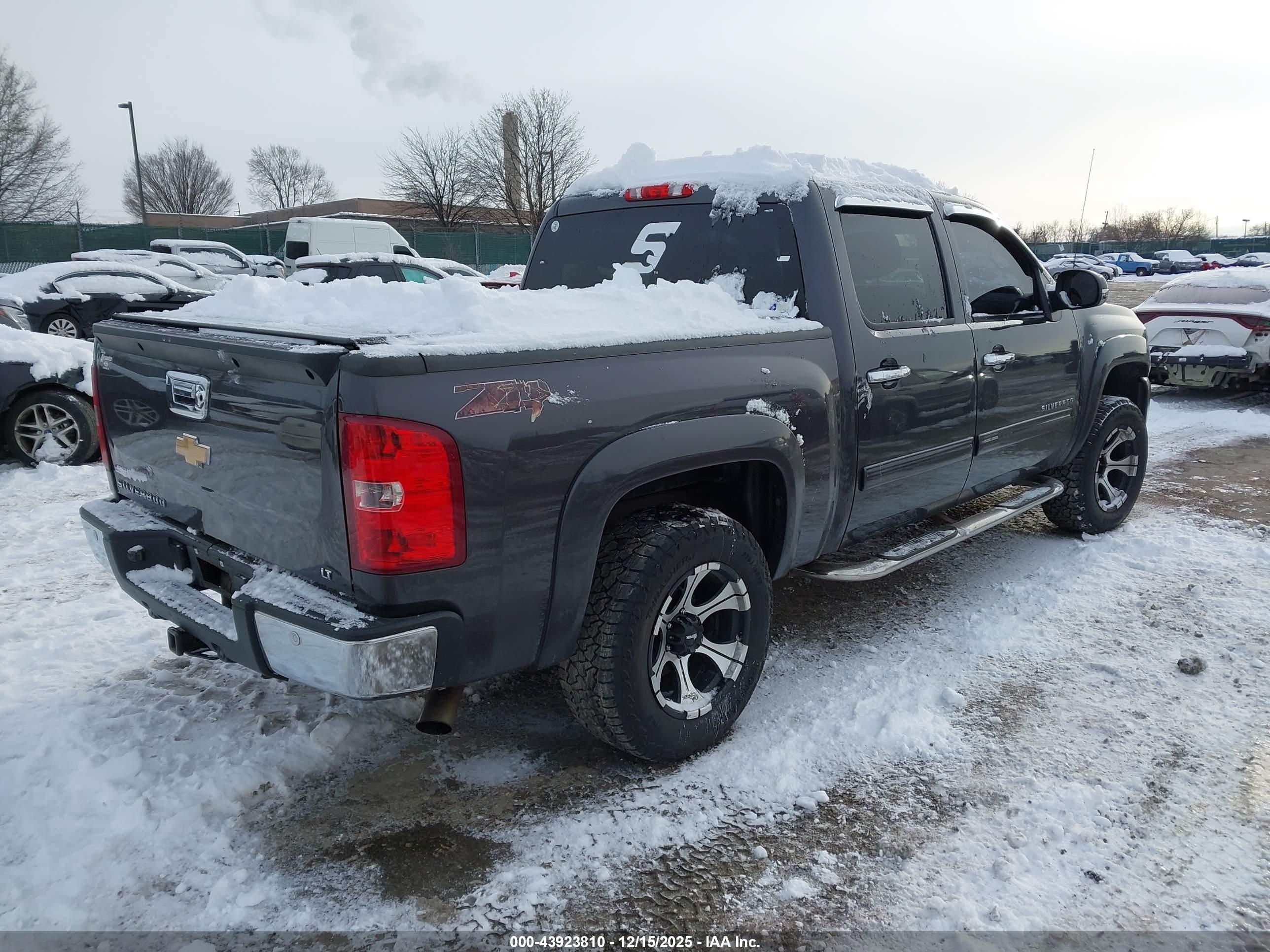 CHEVROLET SILVERADO image 4