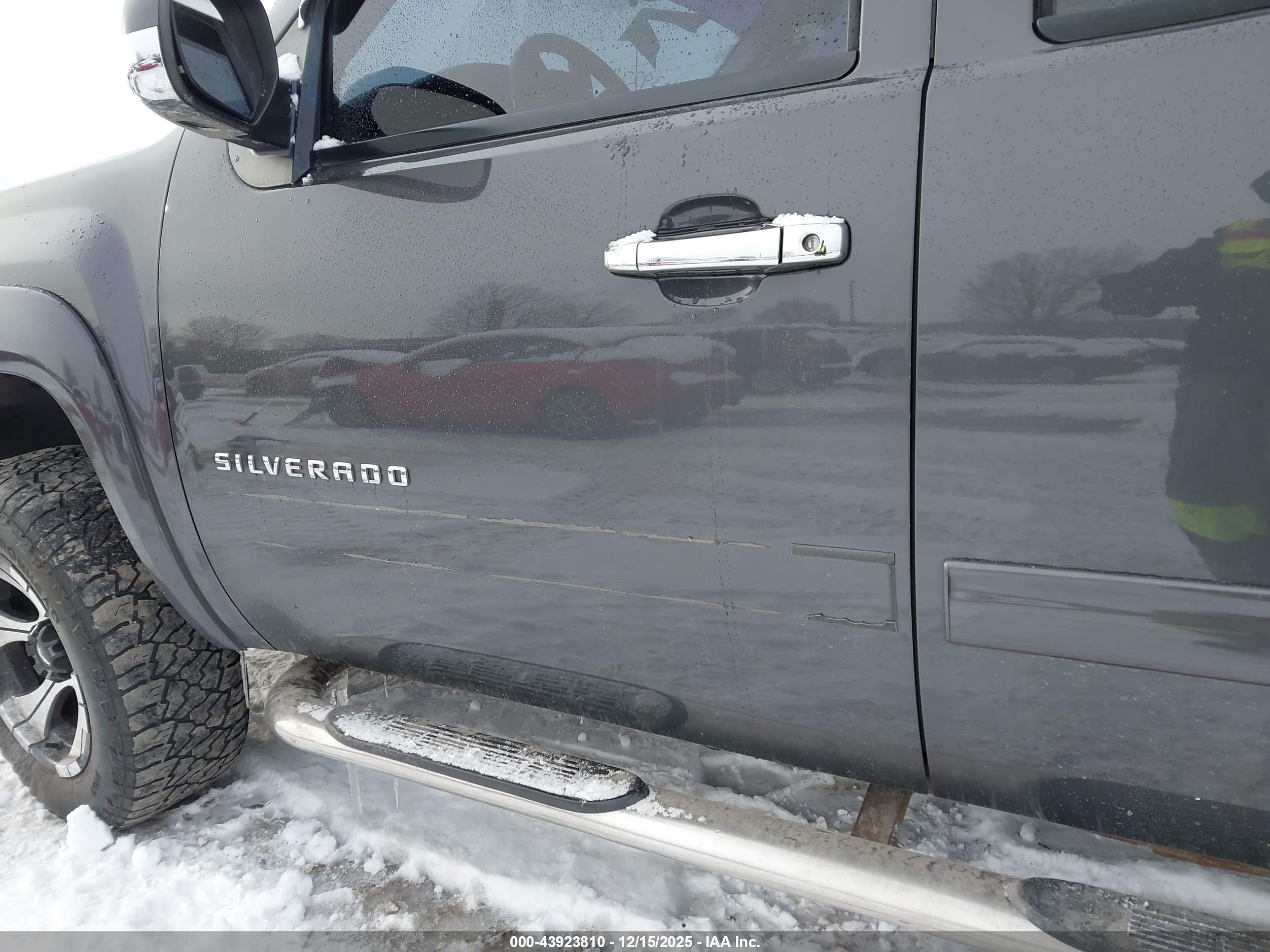 CHEVROLET SILVERADO image 6