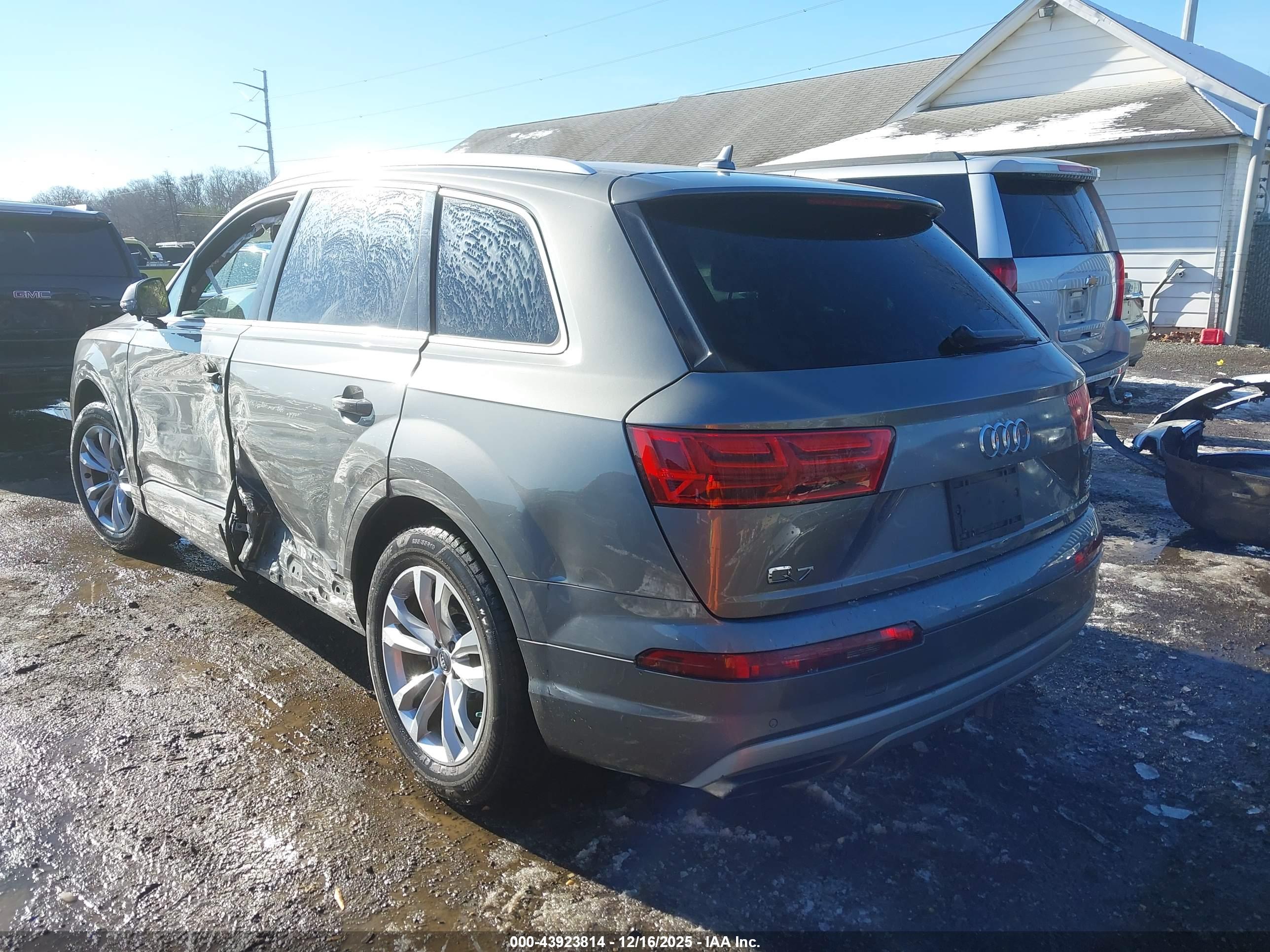 AUDI Q7 image 3