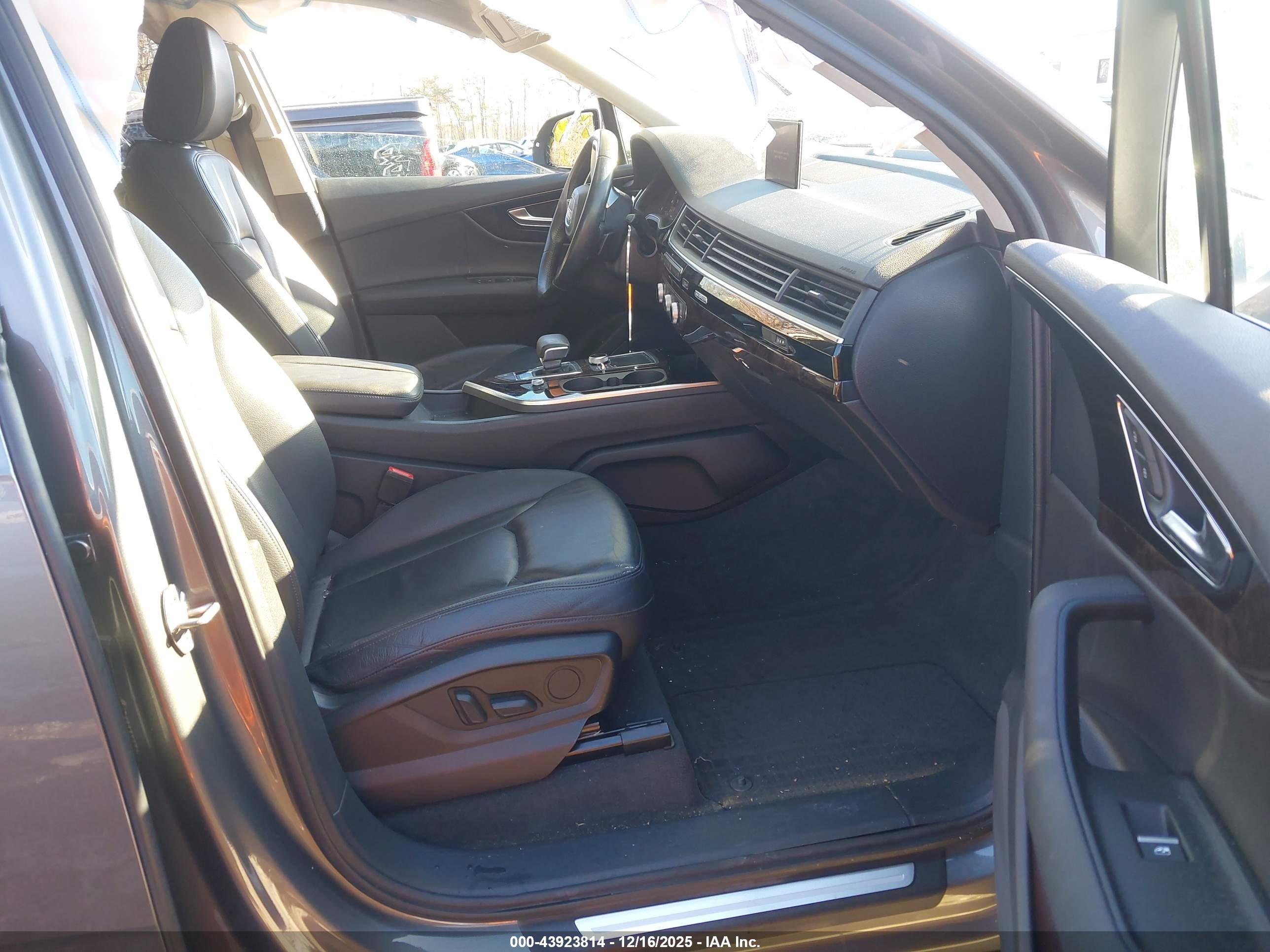 AUDI Q7 image 5