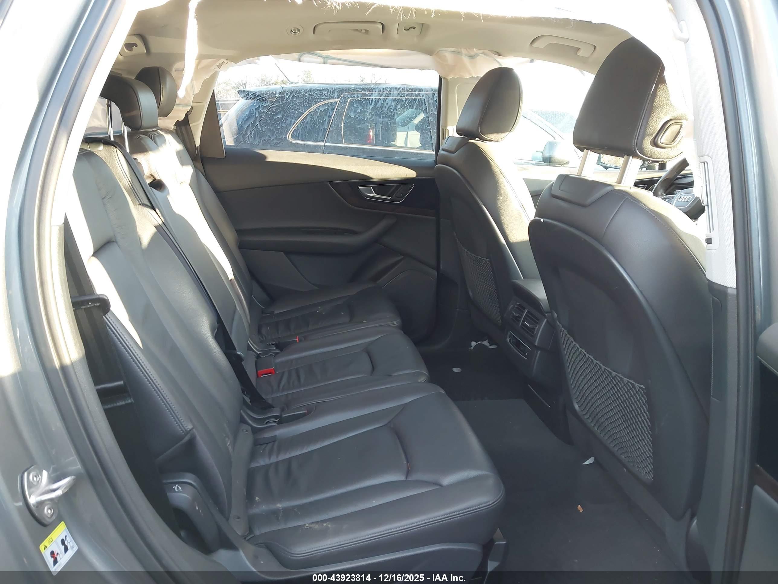 AUDI Q7 image 8