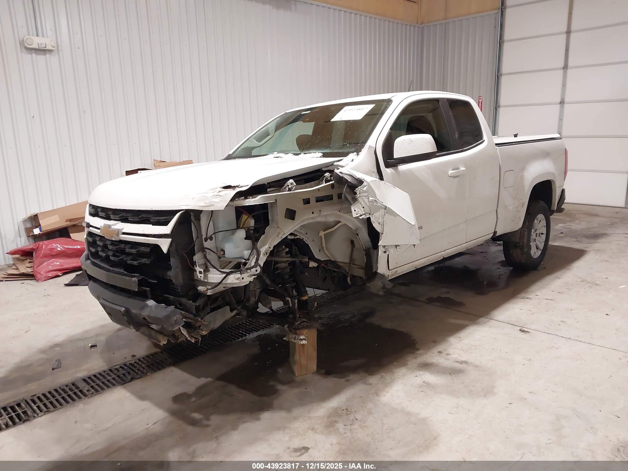 CHEVROLET COLORADO image 2
