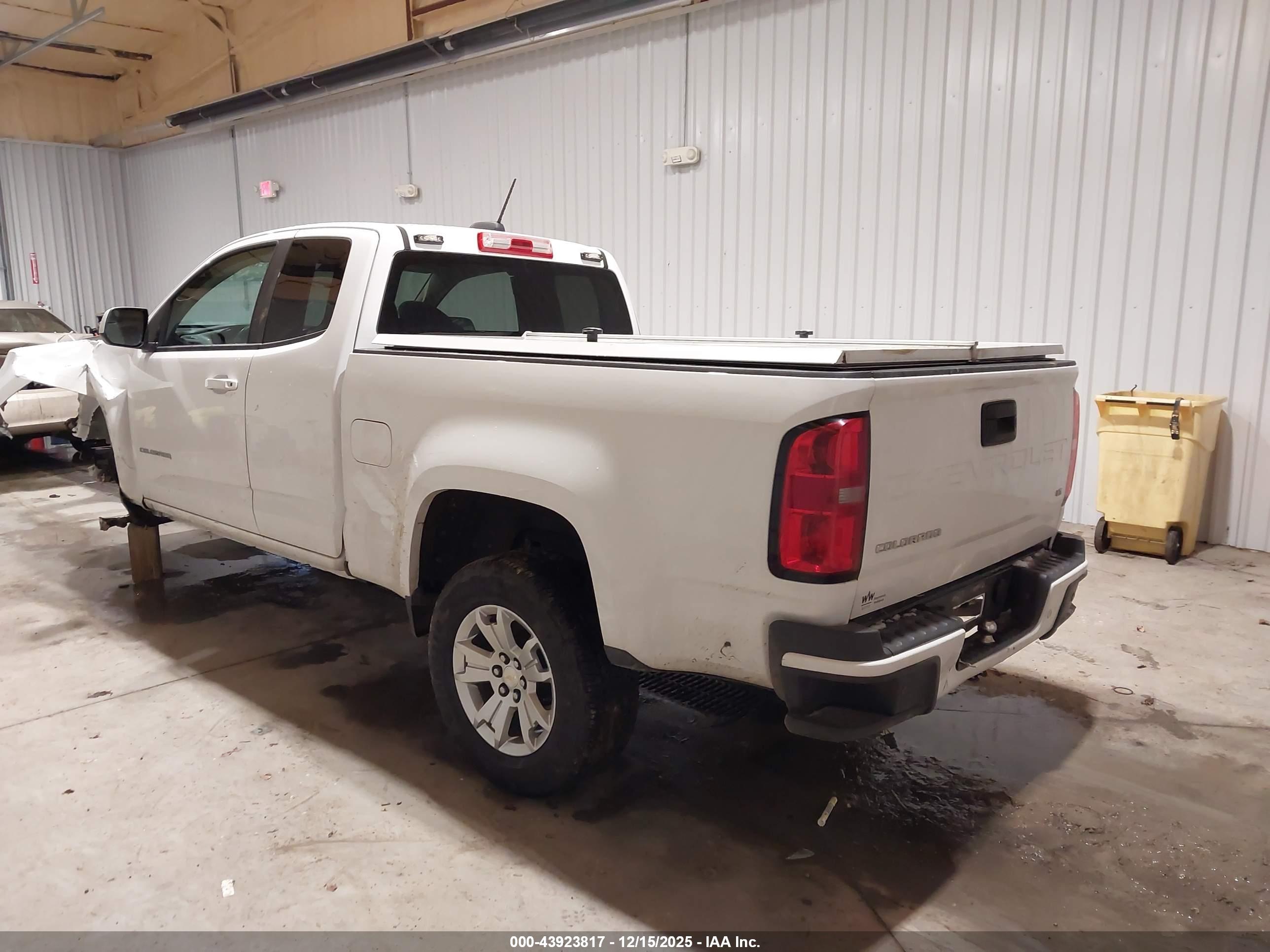 CHEVROLET COLORADO image 3
