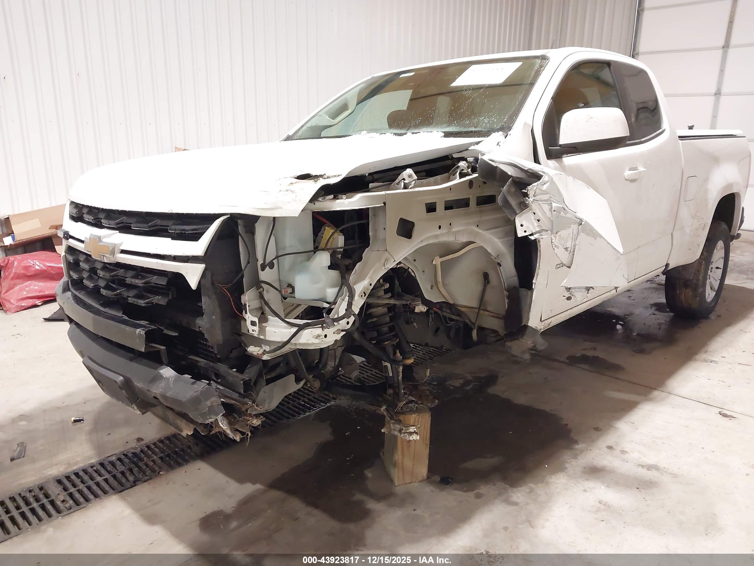 CHEVROLET COLORADO image 6