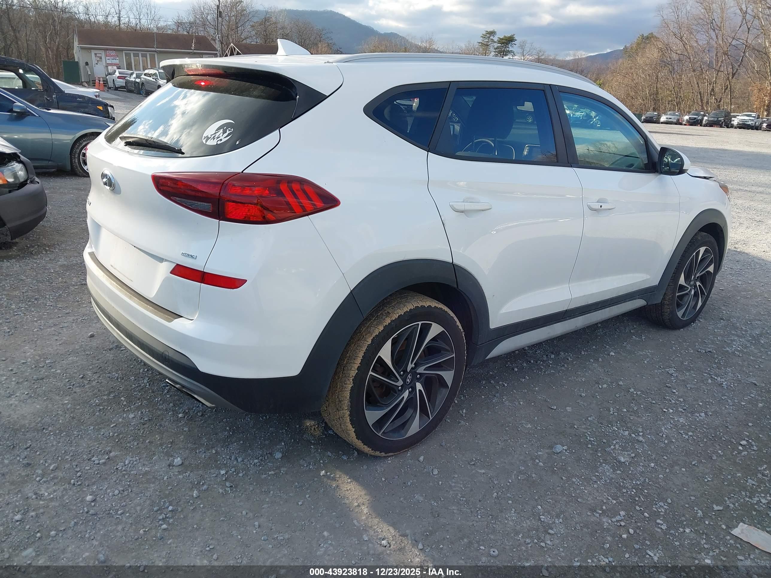 HYUNDAI TUCSON image 4