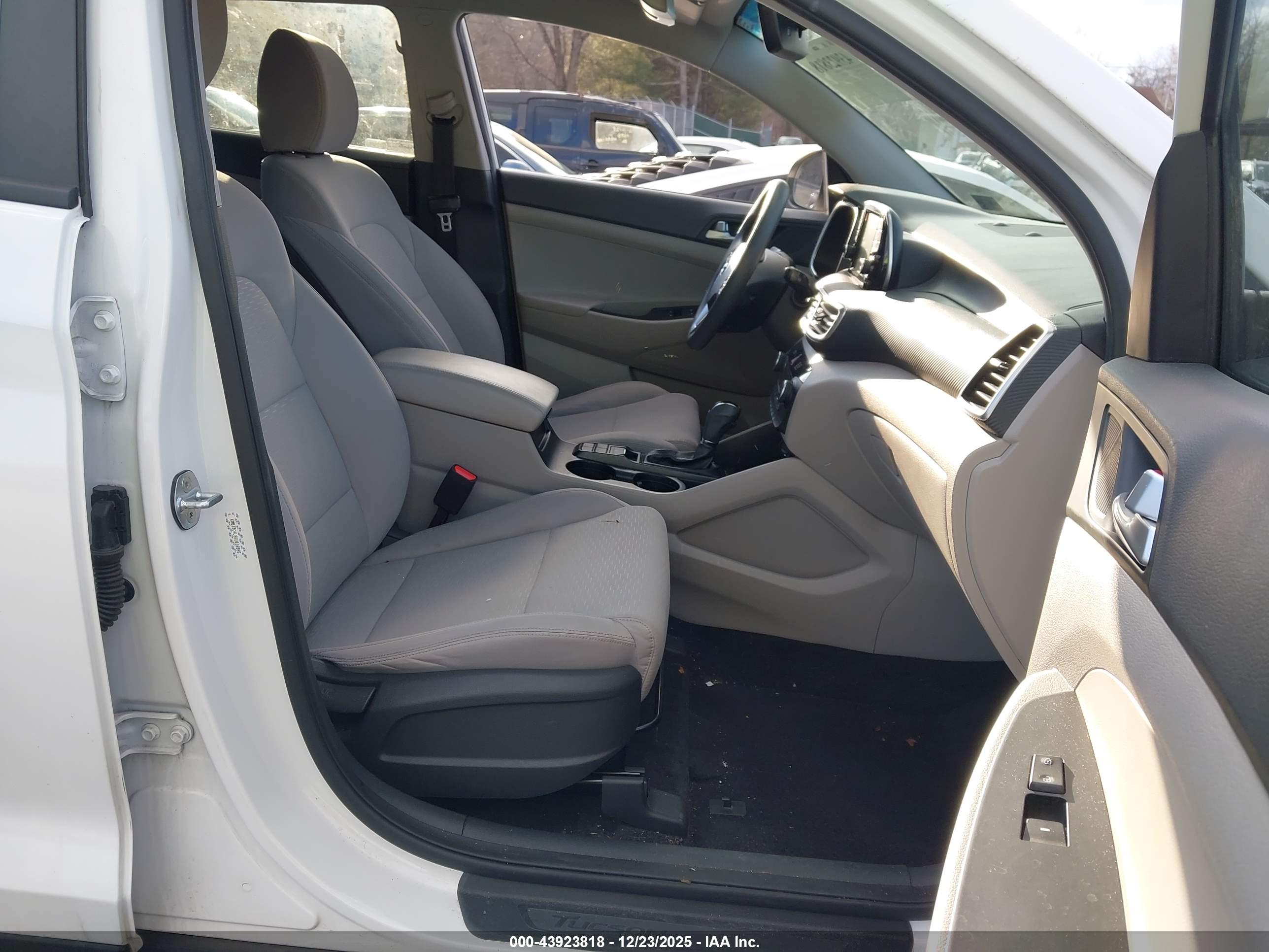 HYUNDAI TUCSON image 5