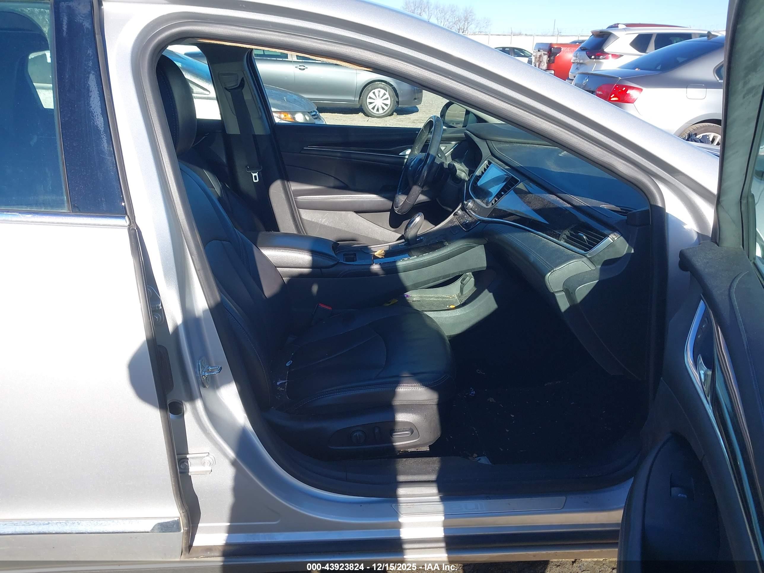 BUICK LACROSSE image 5