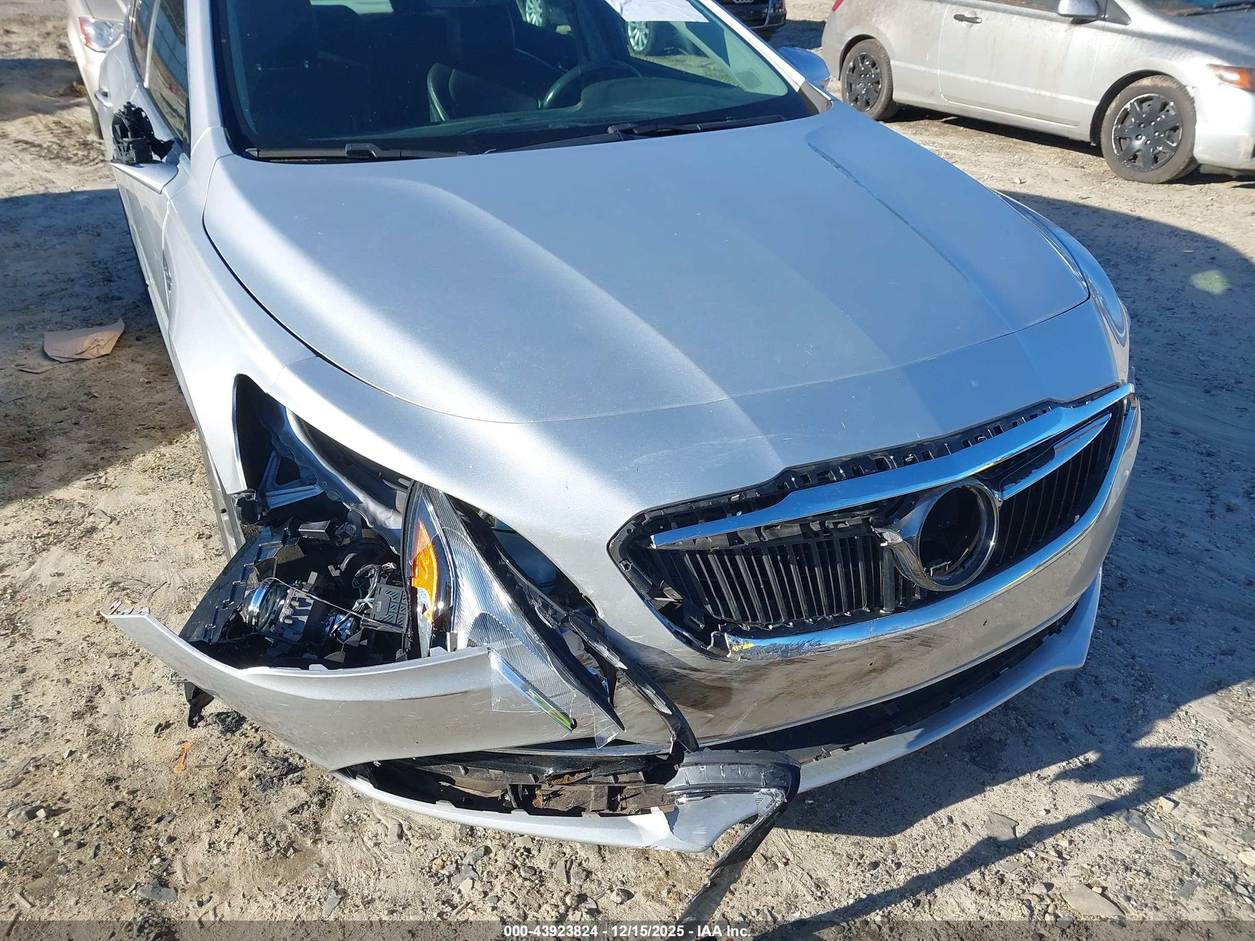 BUICK LACROSSE image 6