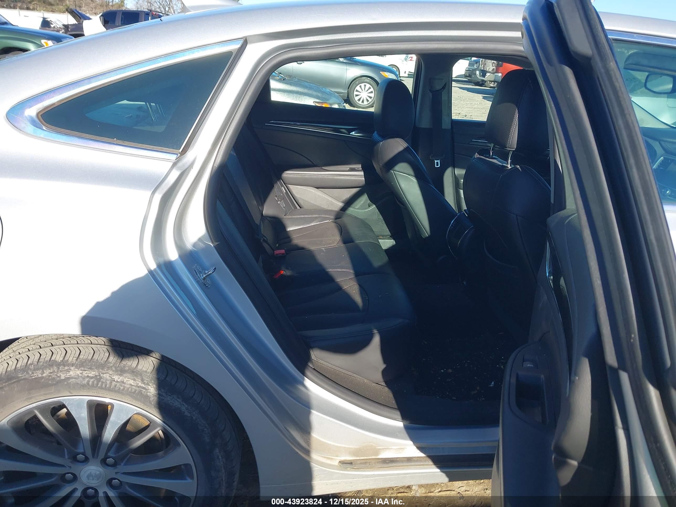 BUICK LACROSSE image 8