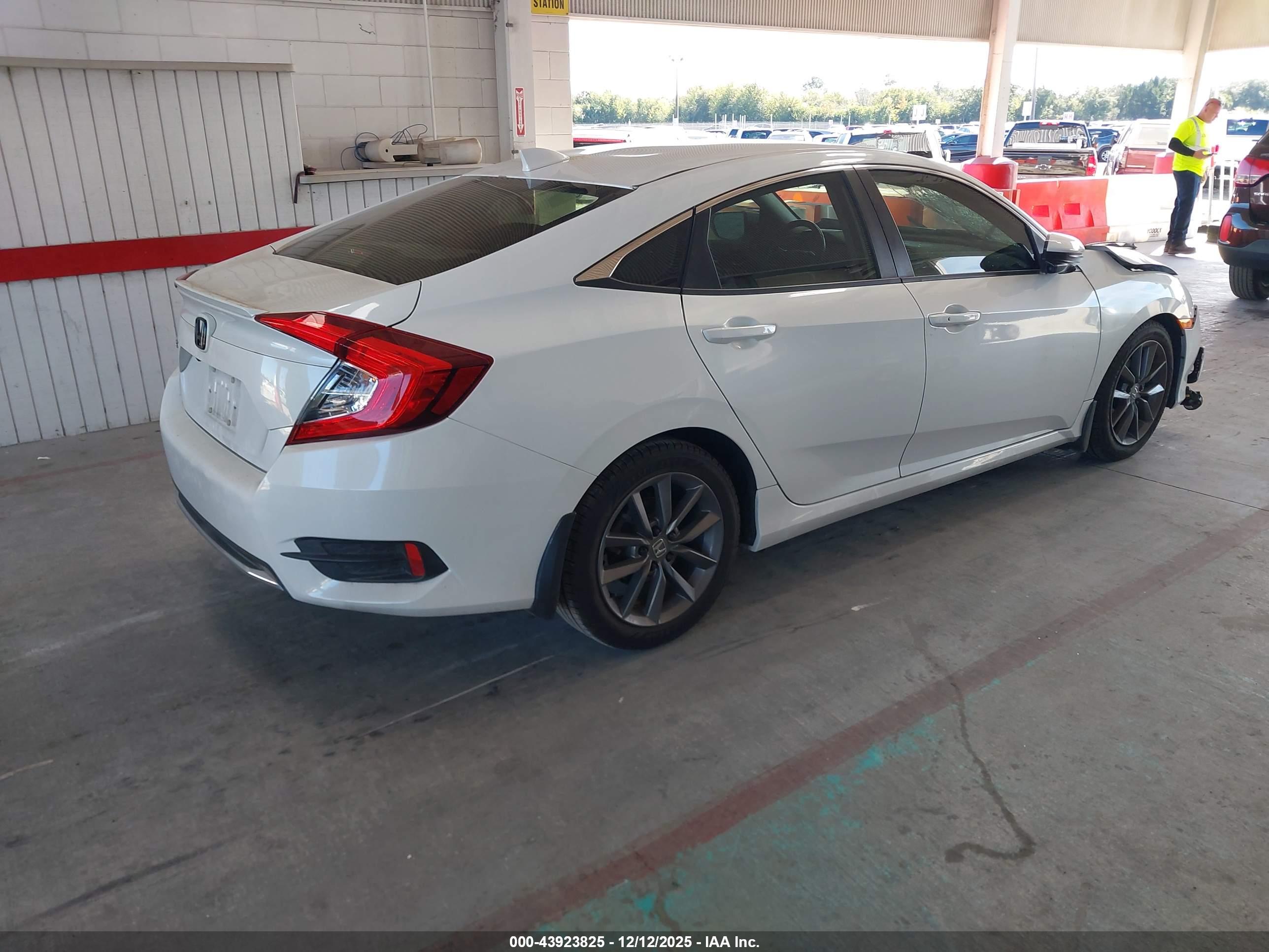 HONDA CIVIC image 4