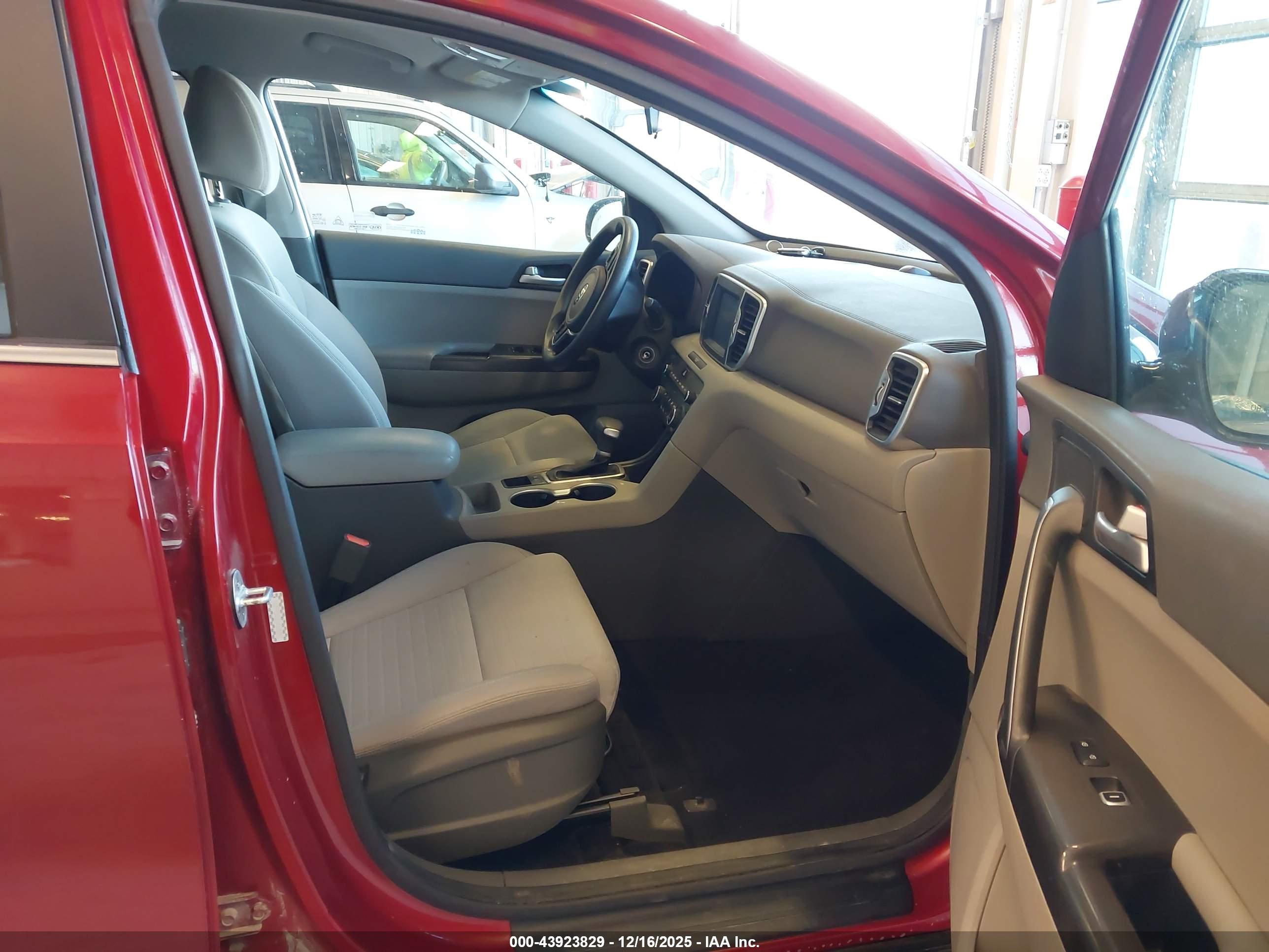 KIA SPORTAGE image 5