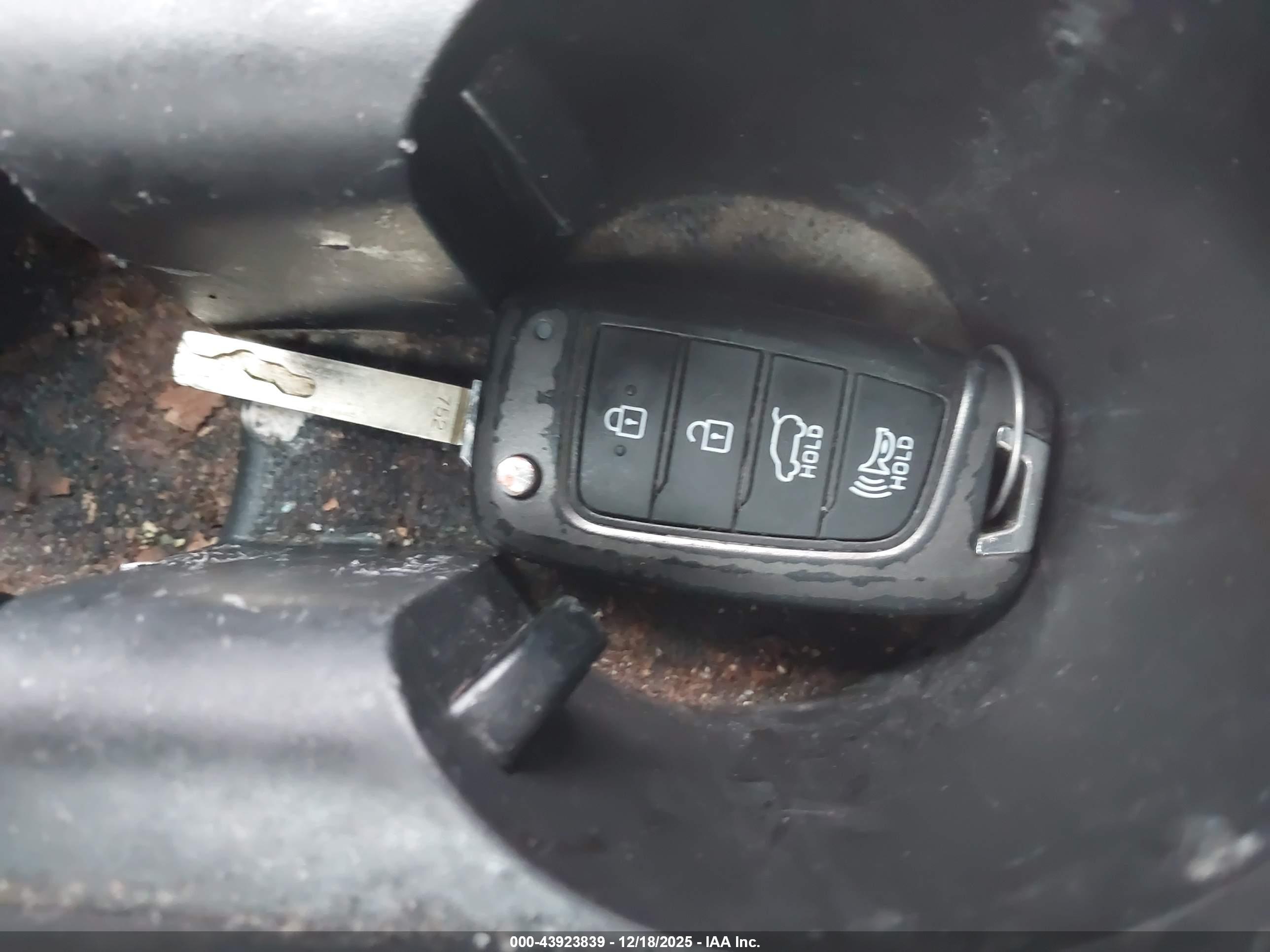 HYUNDAI KONA image 11