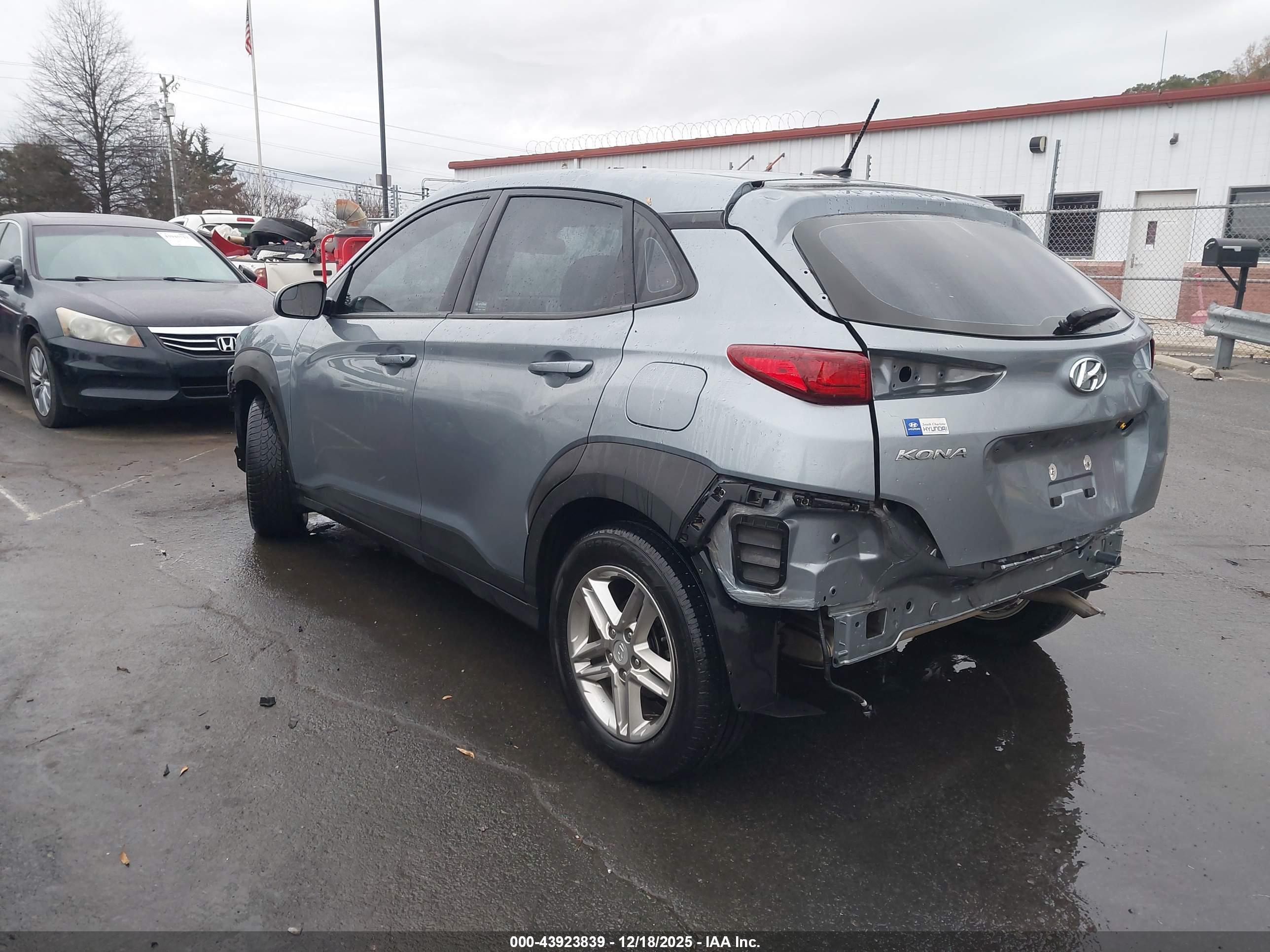 HYUNDAI KONA image 3