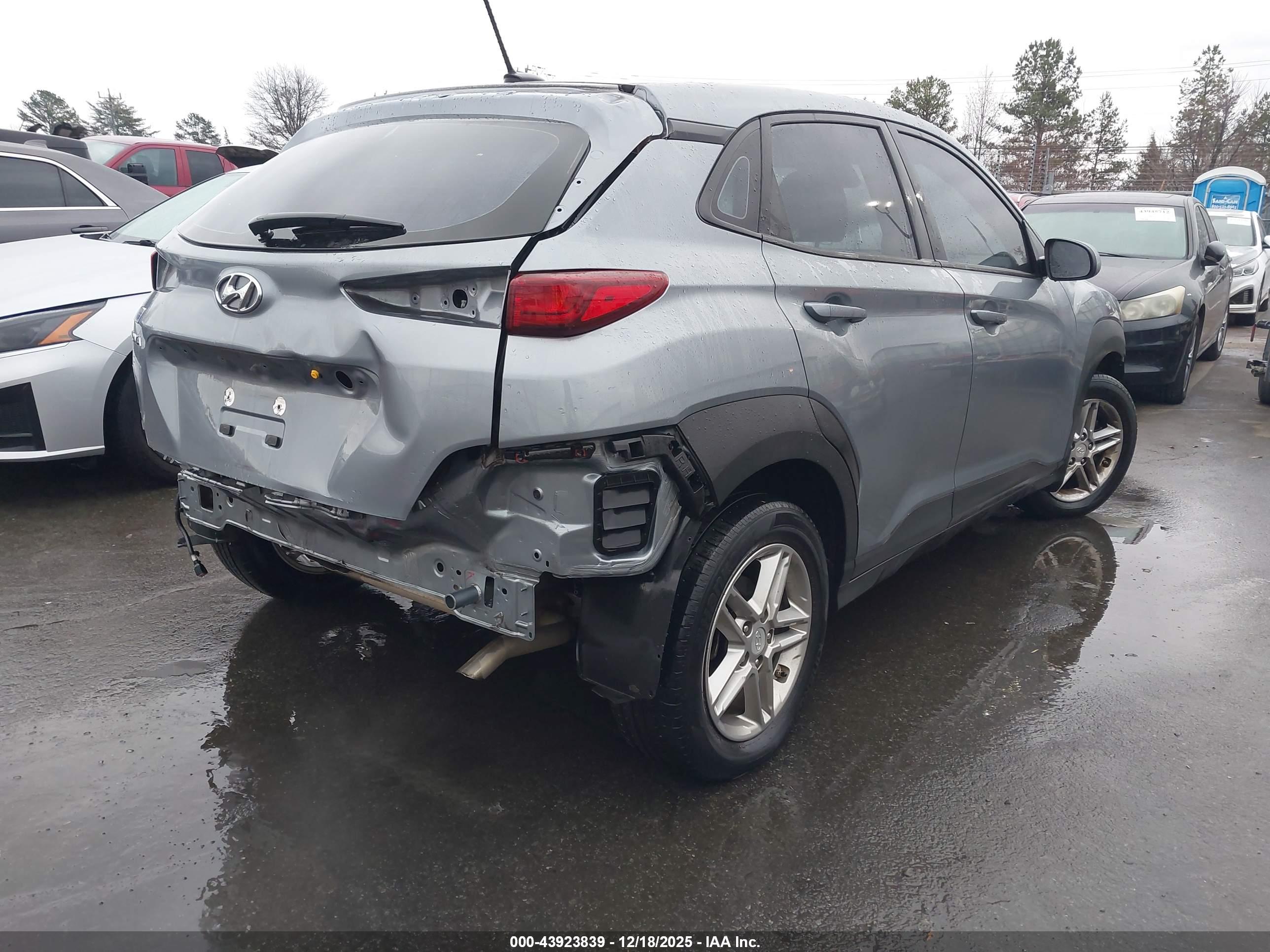 HYUNDAI KONA image 4