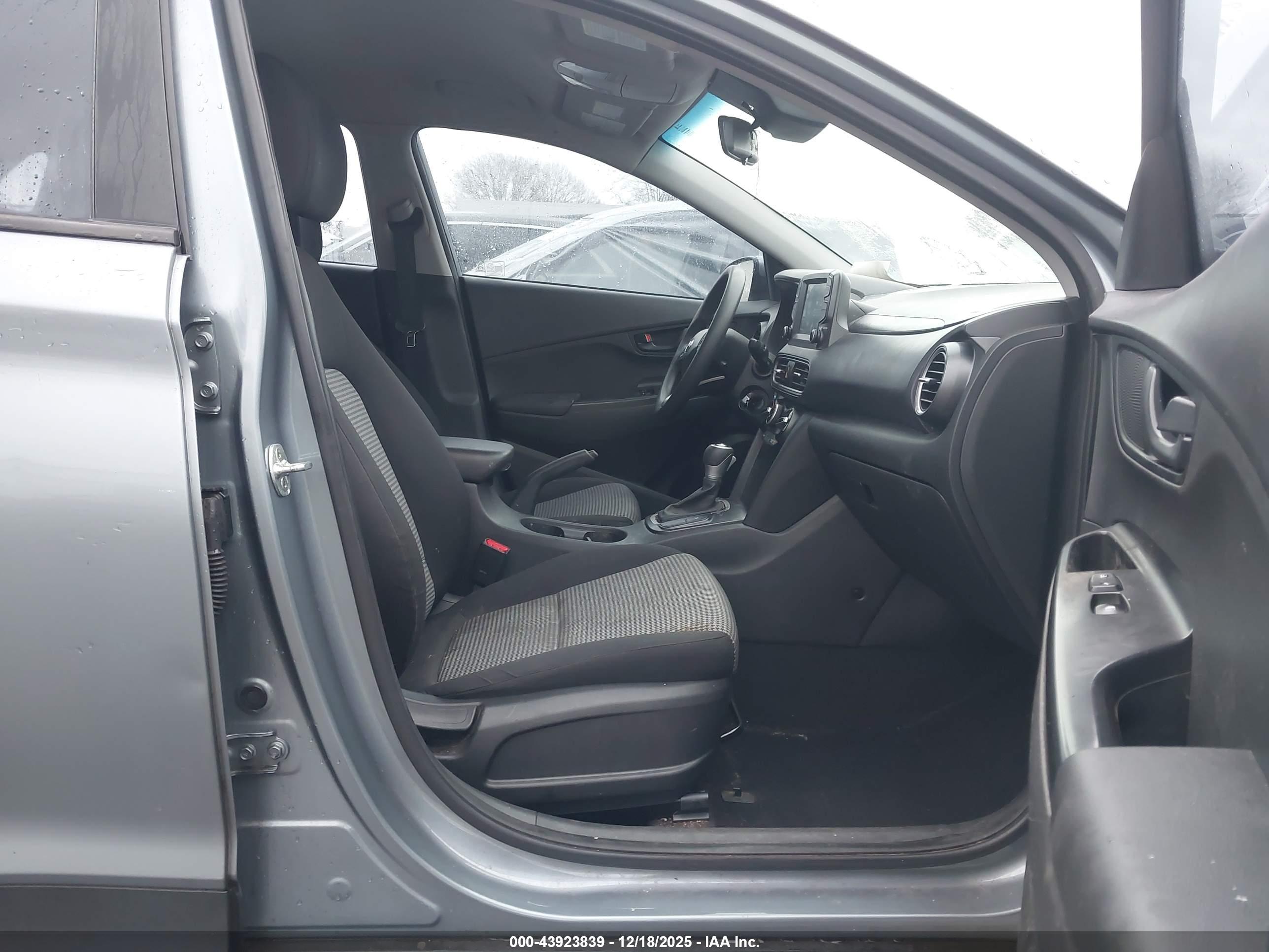 HYUNDAI KONA image 5