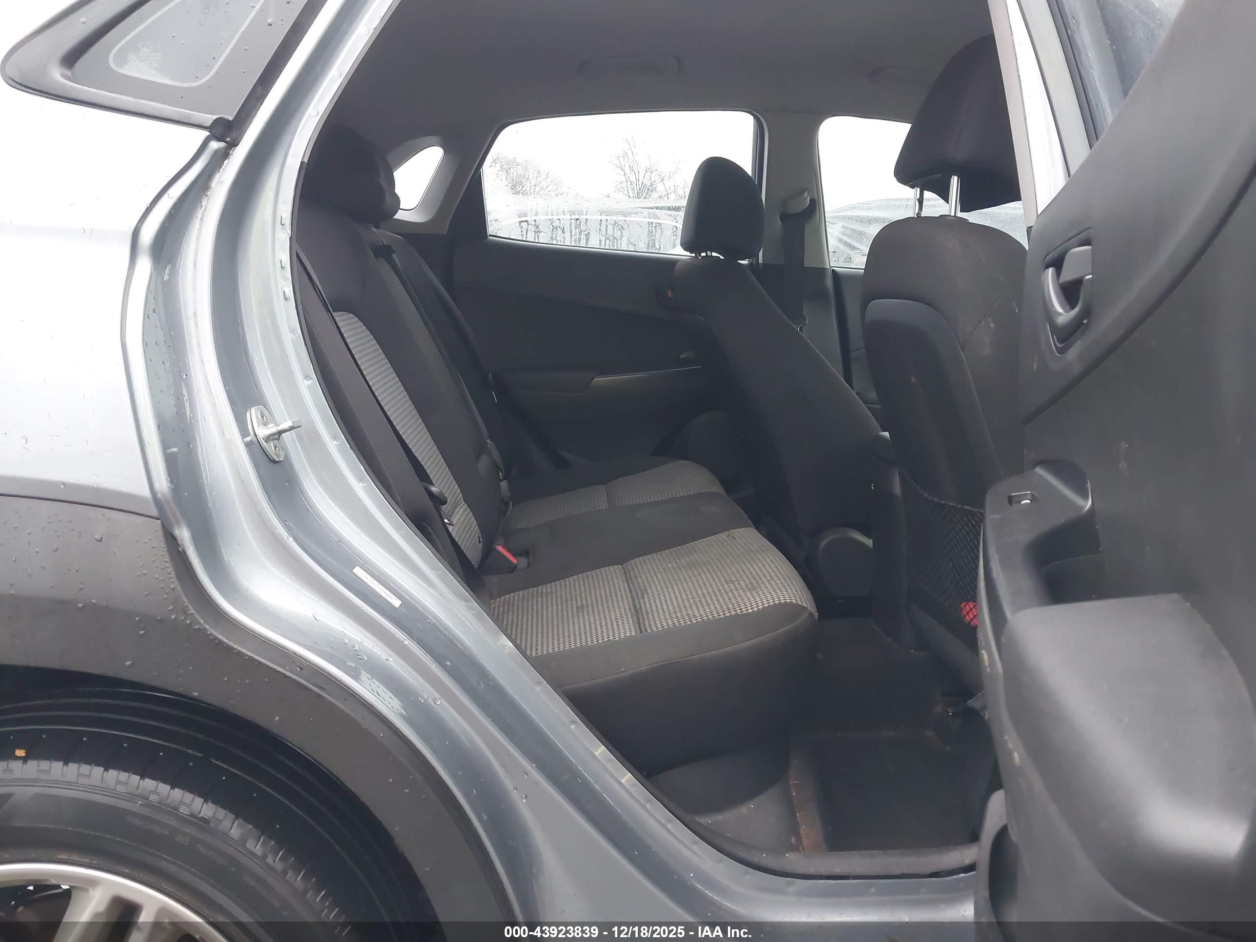 HYUNDAI KONA image 8