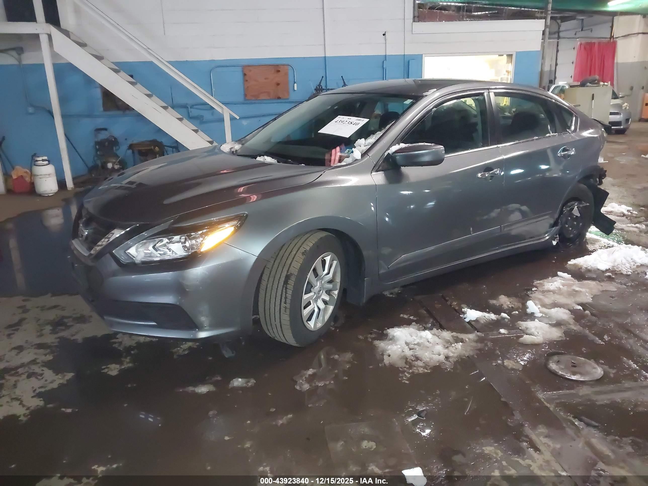 NISSAN ALTIMA image 2