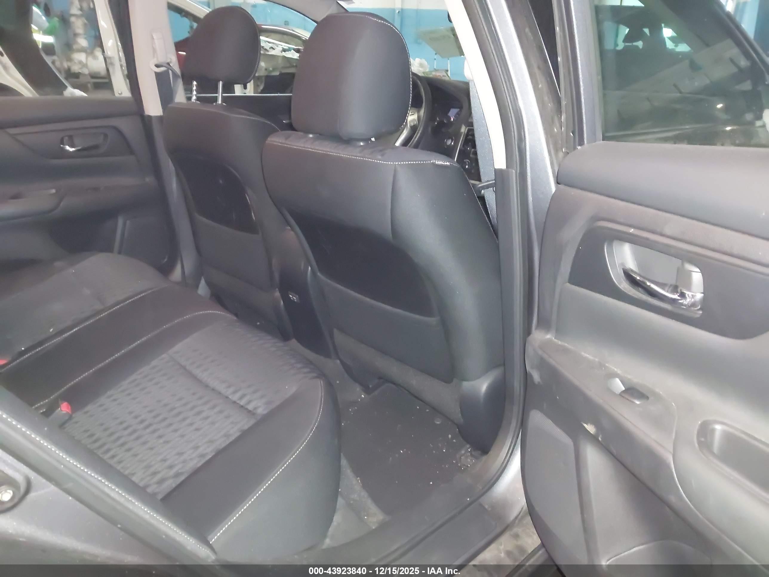 NISSAN ALTIMA image 8
