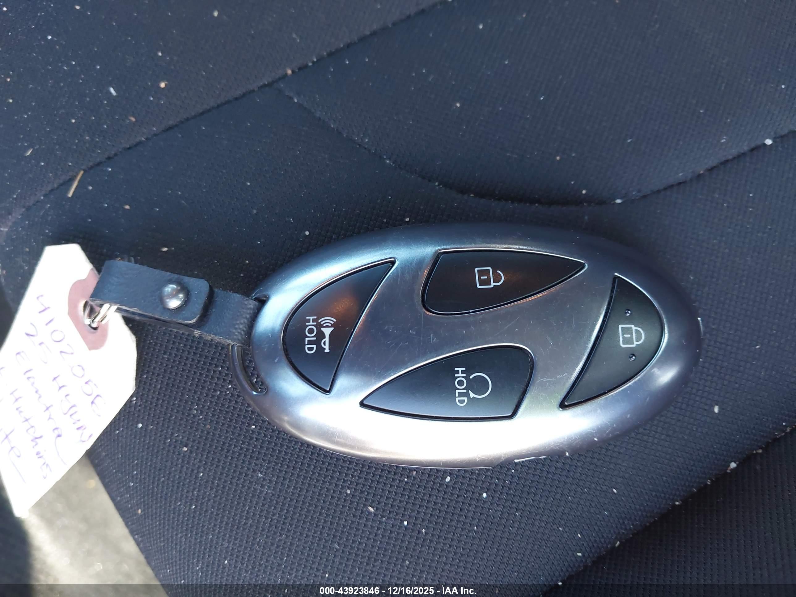 HYUNDAI ELANTRA image 11