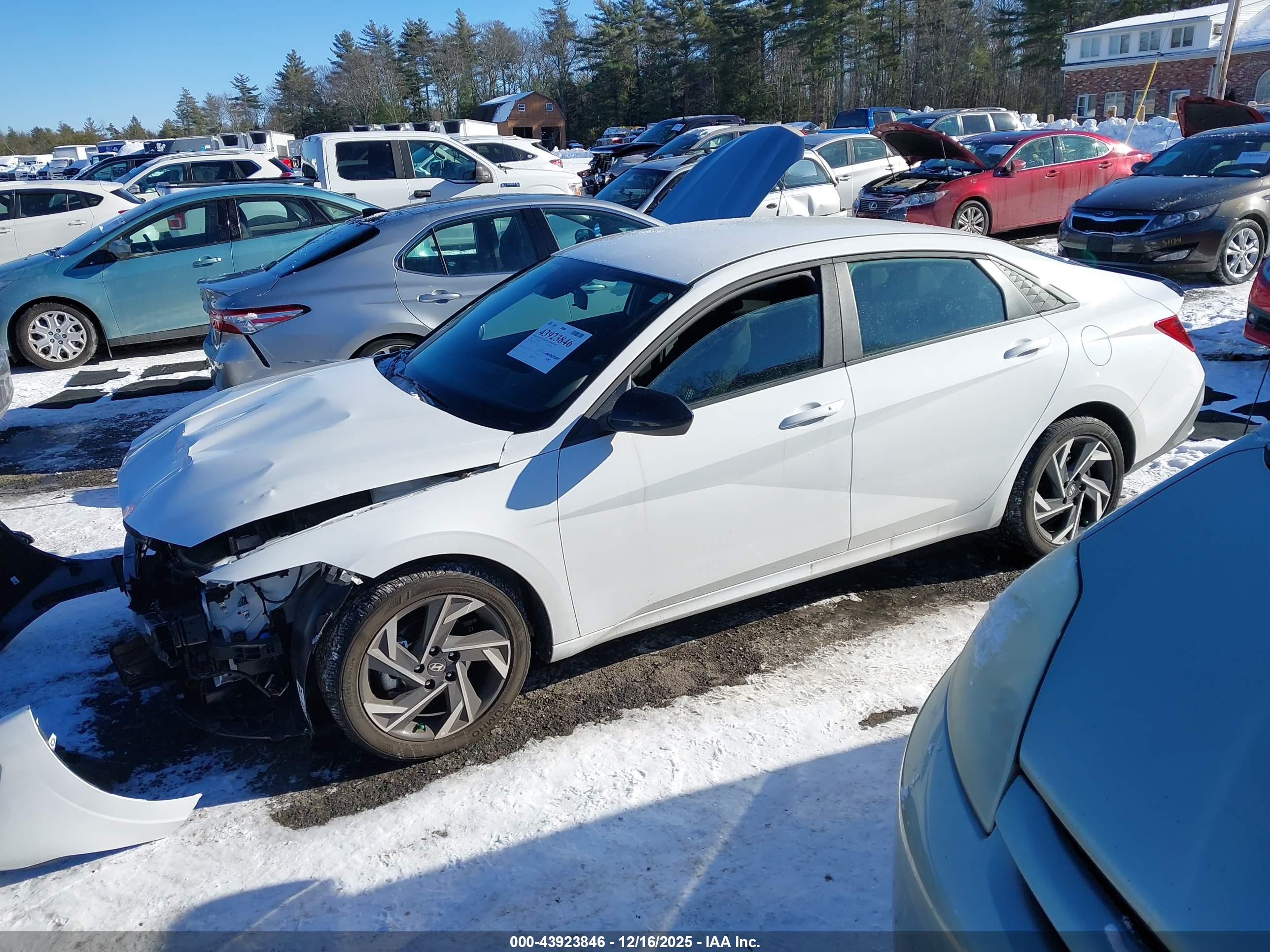 HYUNDAI ELANTRA image 2