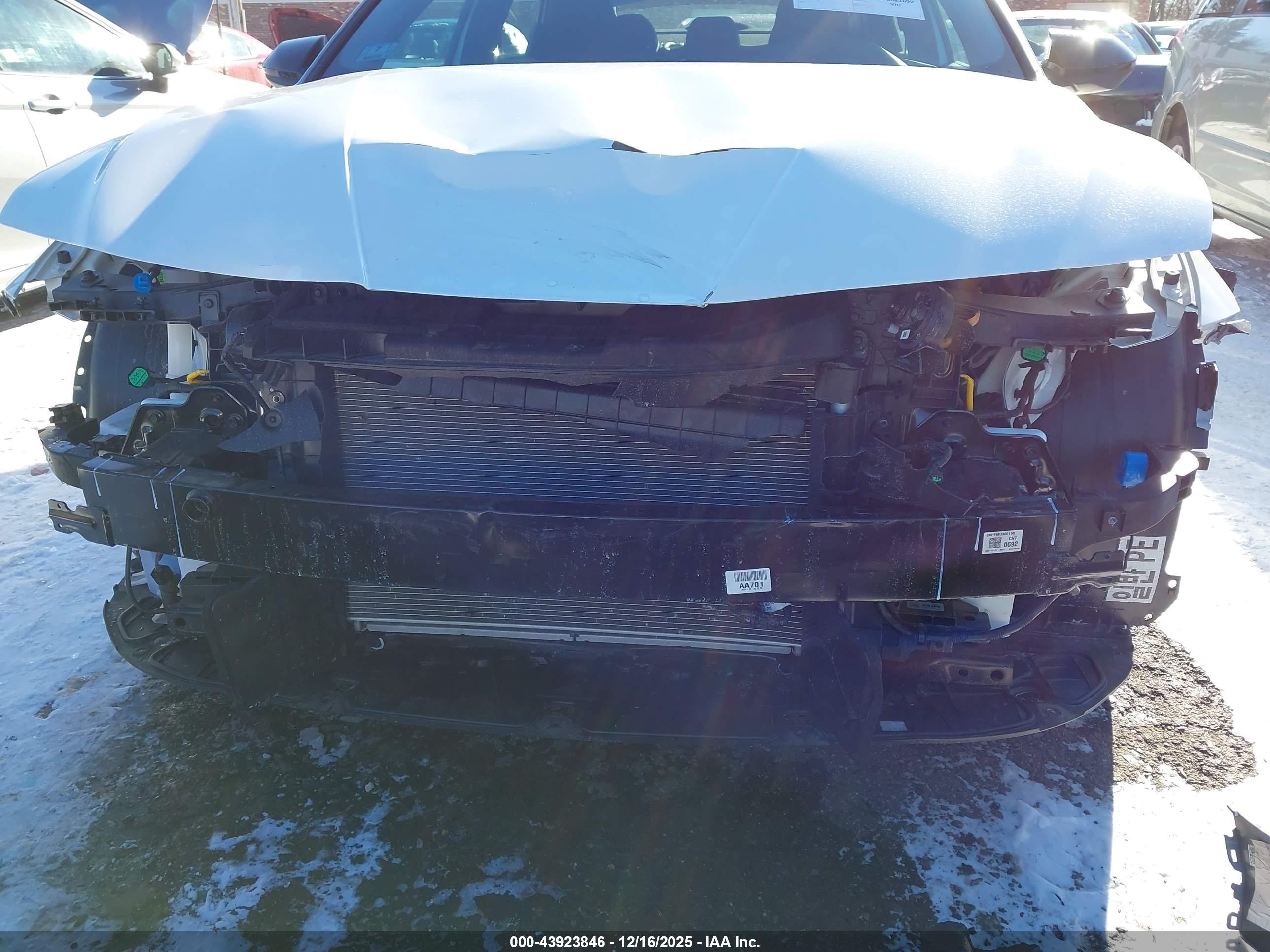 HYUNDAI ELANTRA image 6