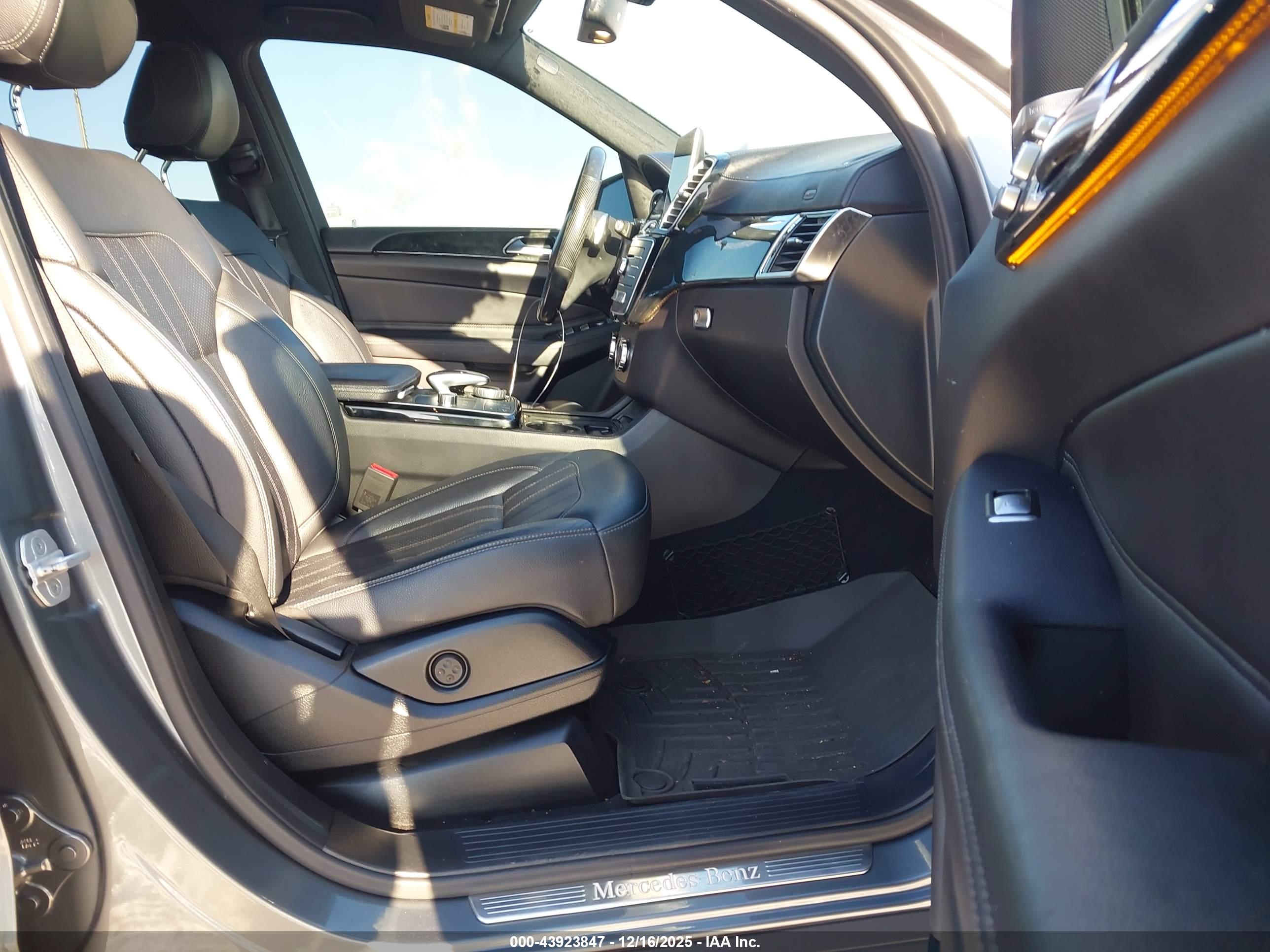 MERCEDES-BENZ GLS image 5