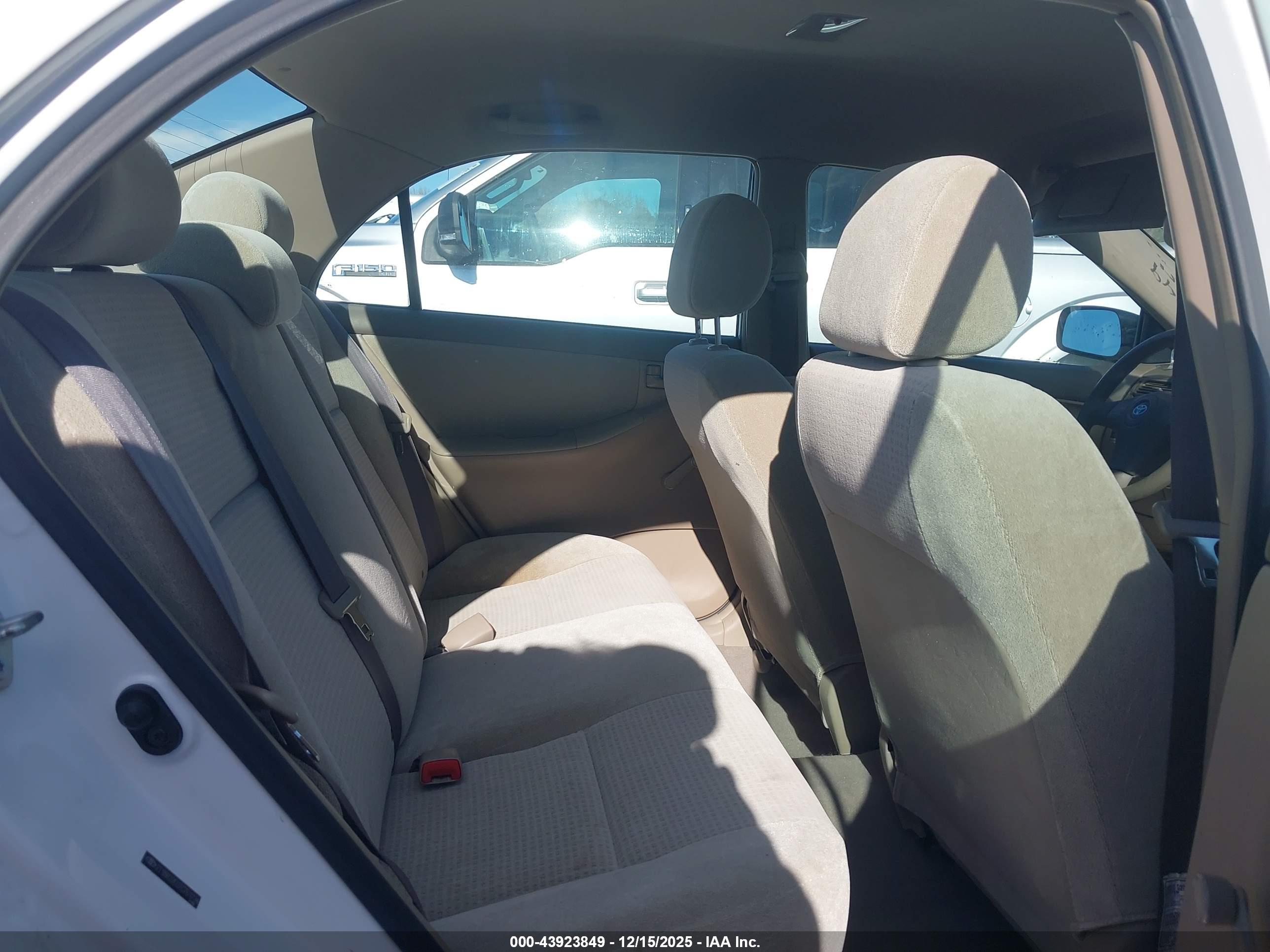 TOYOTA COROLLA image 8