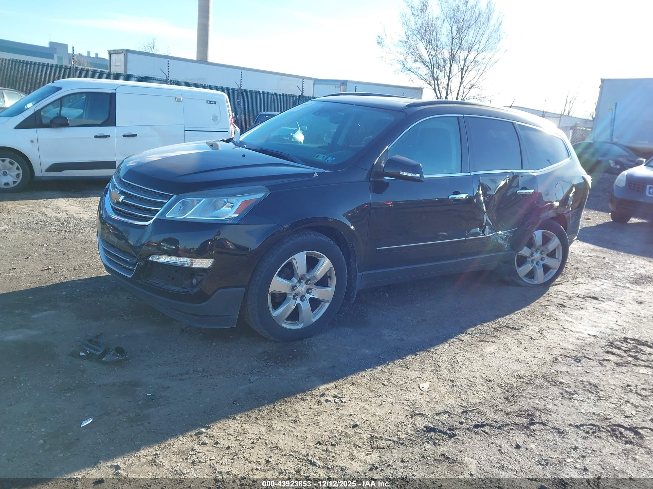 CHEVROLET TRAVERSE image 2