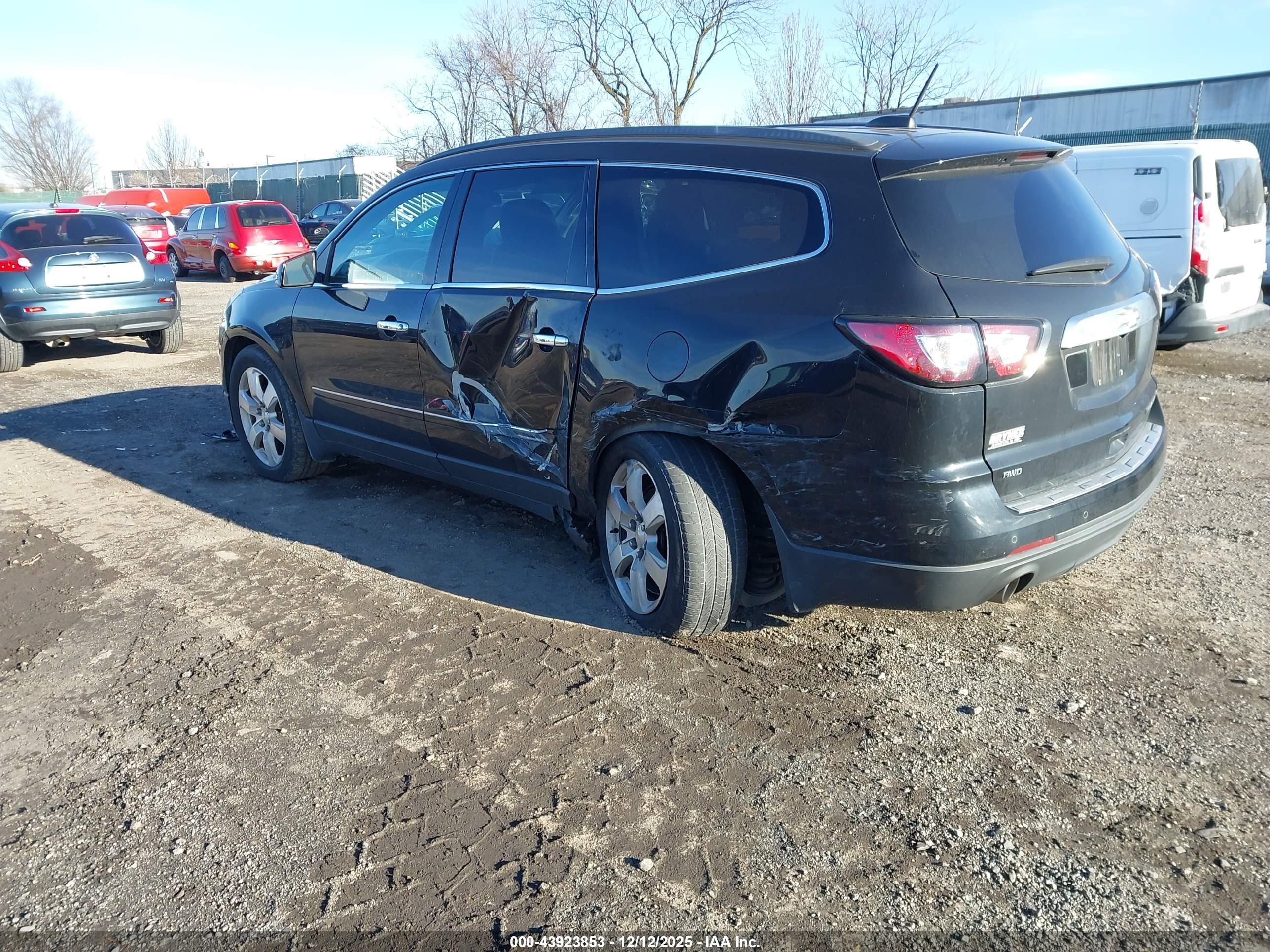 CHEVROLET TRAVERSE image 3