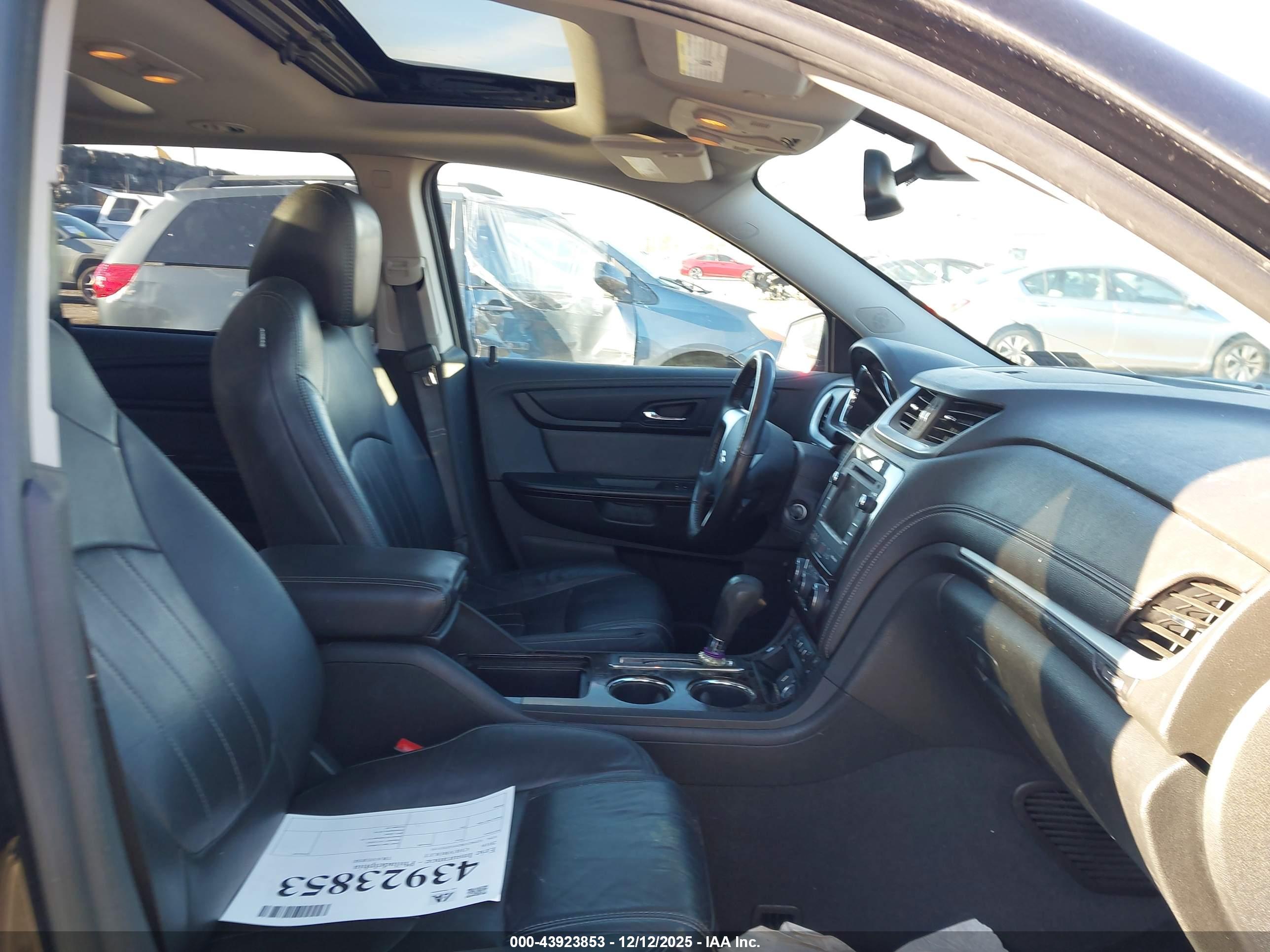 CHEVROLET TRAVERSE image 5