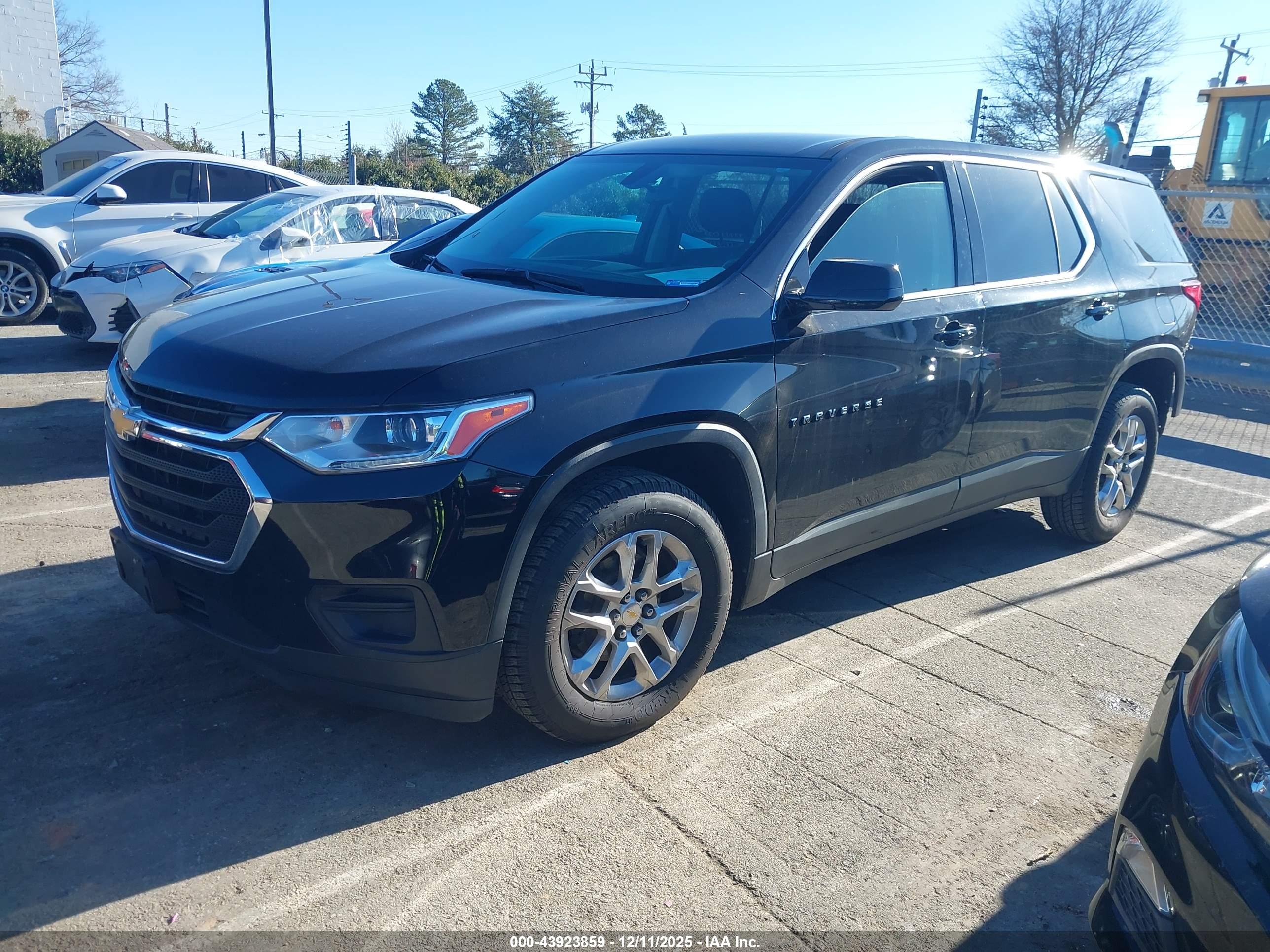 CHEVROLET TRAVERSE image 2
