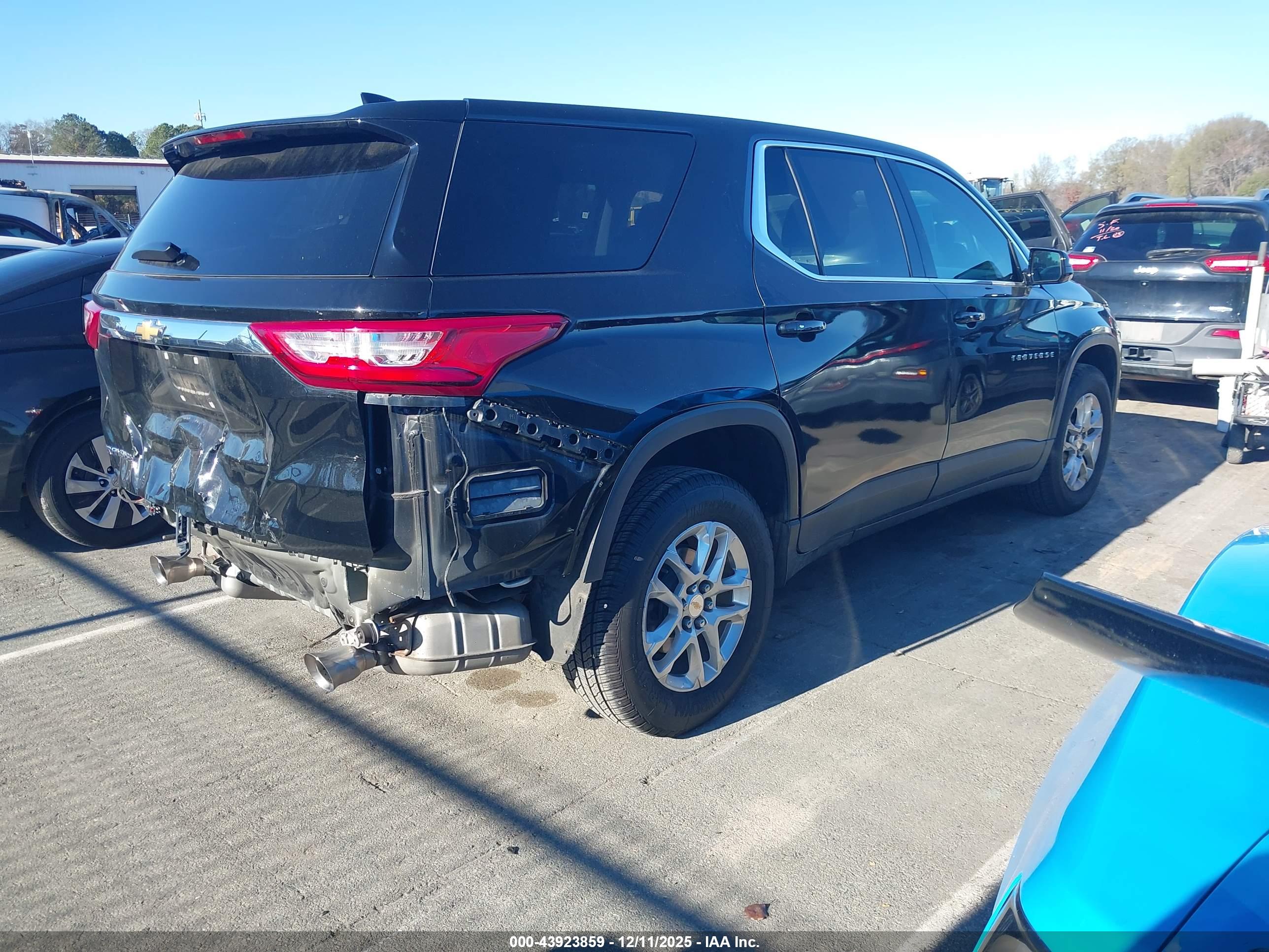 CHEVROLET TRAVERSE image 4