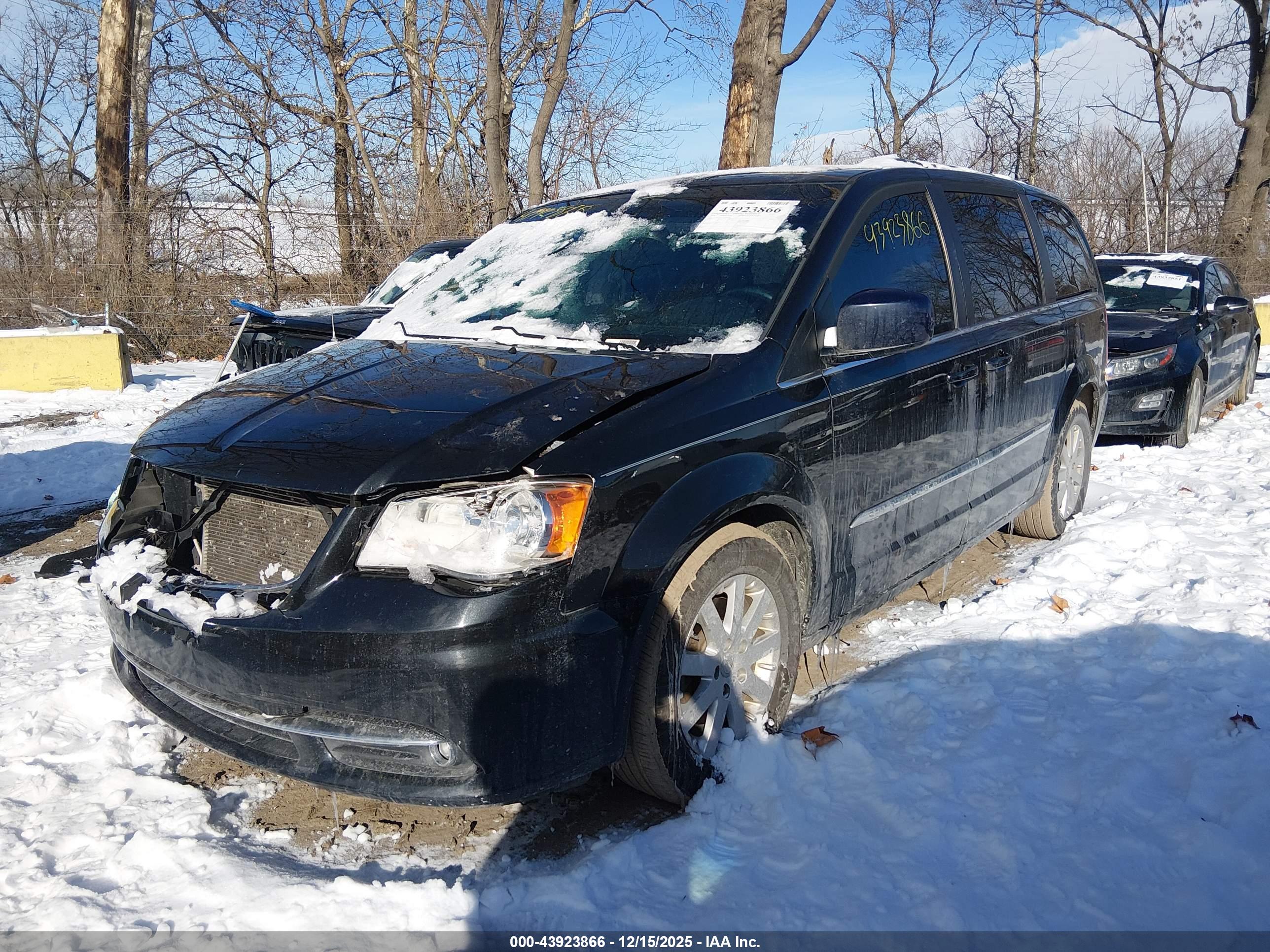 CHRYSLER TOWN image 2