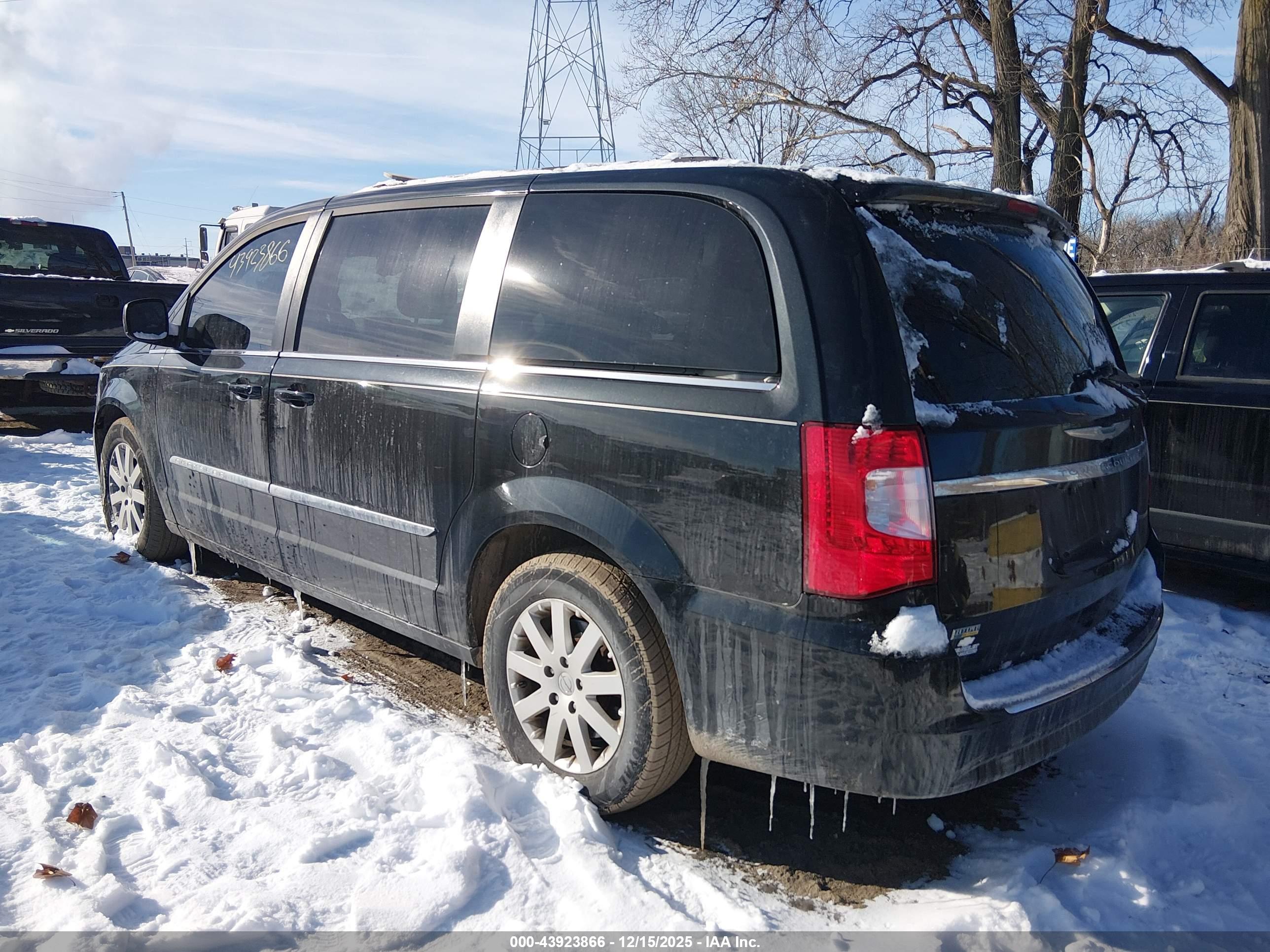 CHRYSLER TOWN image 3