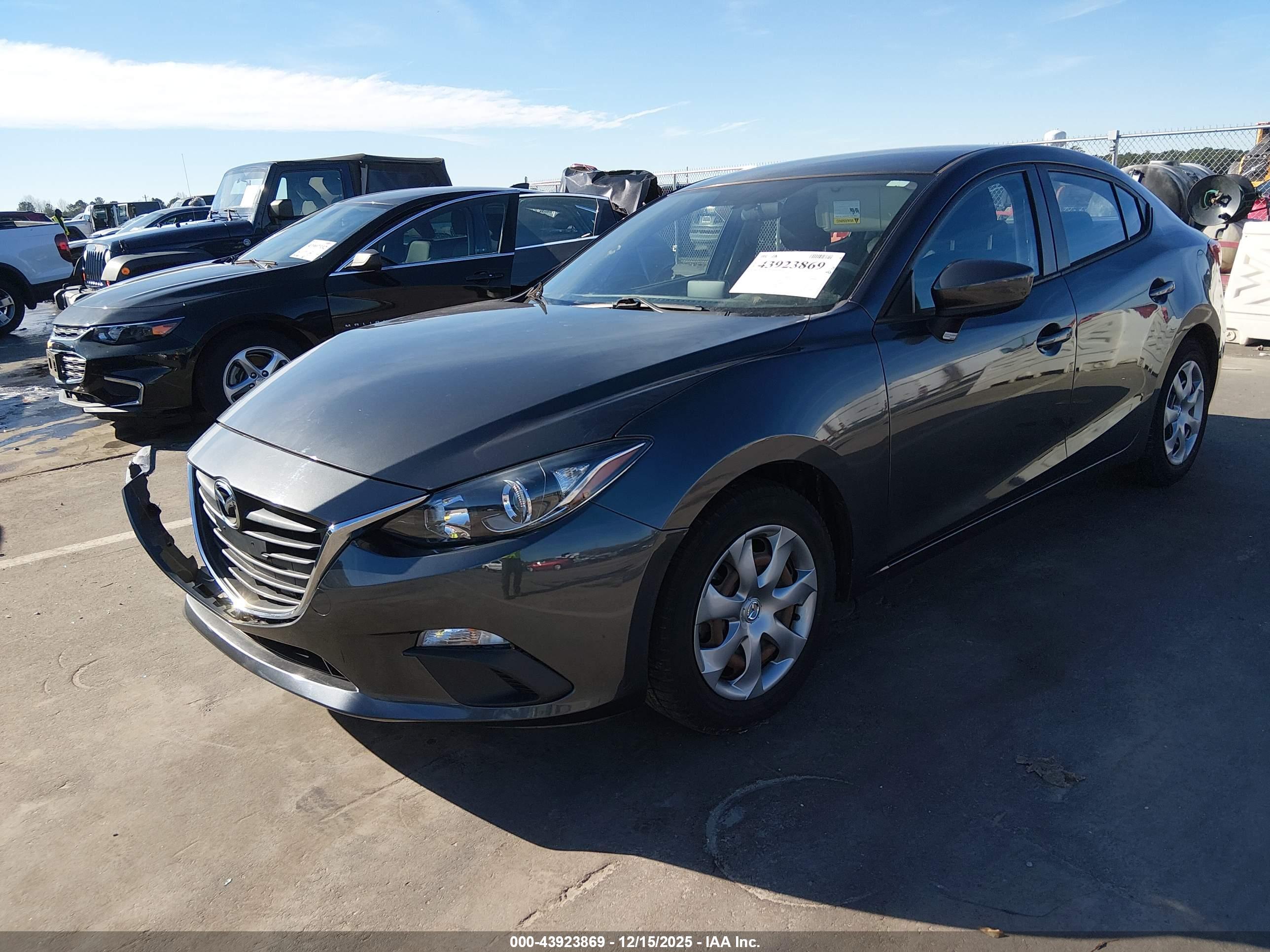 MAZDA MAZDA3 image 2