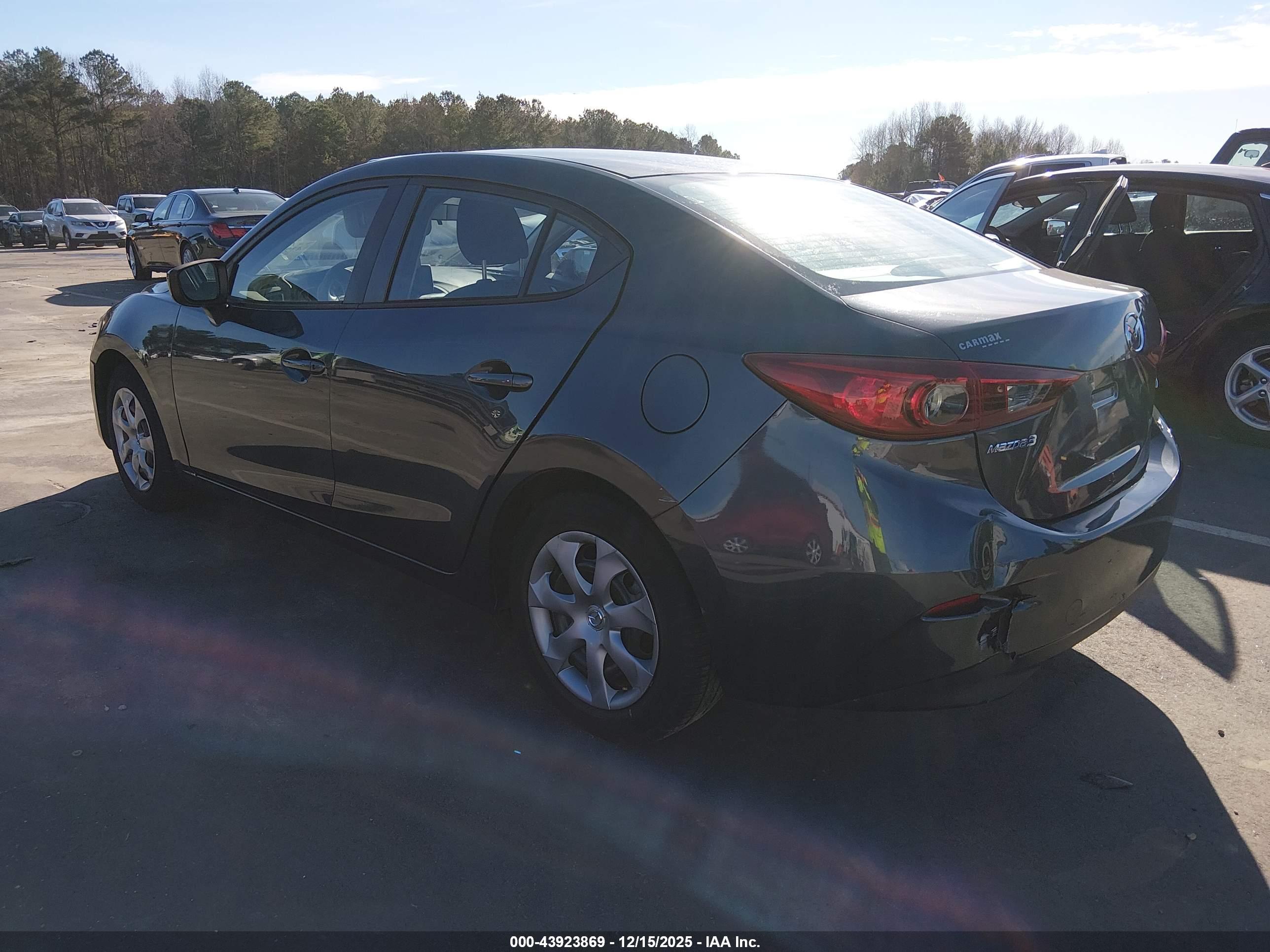 MAZDA MAZDA3 image 3