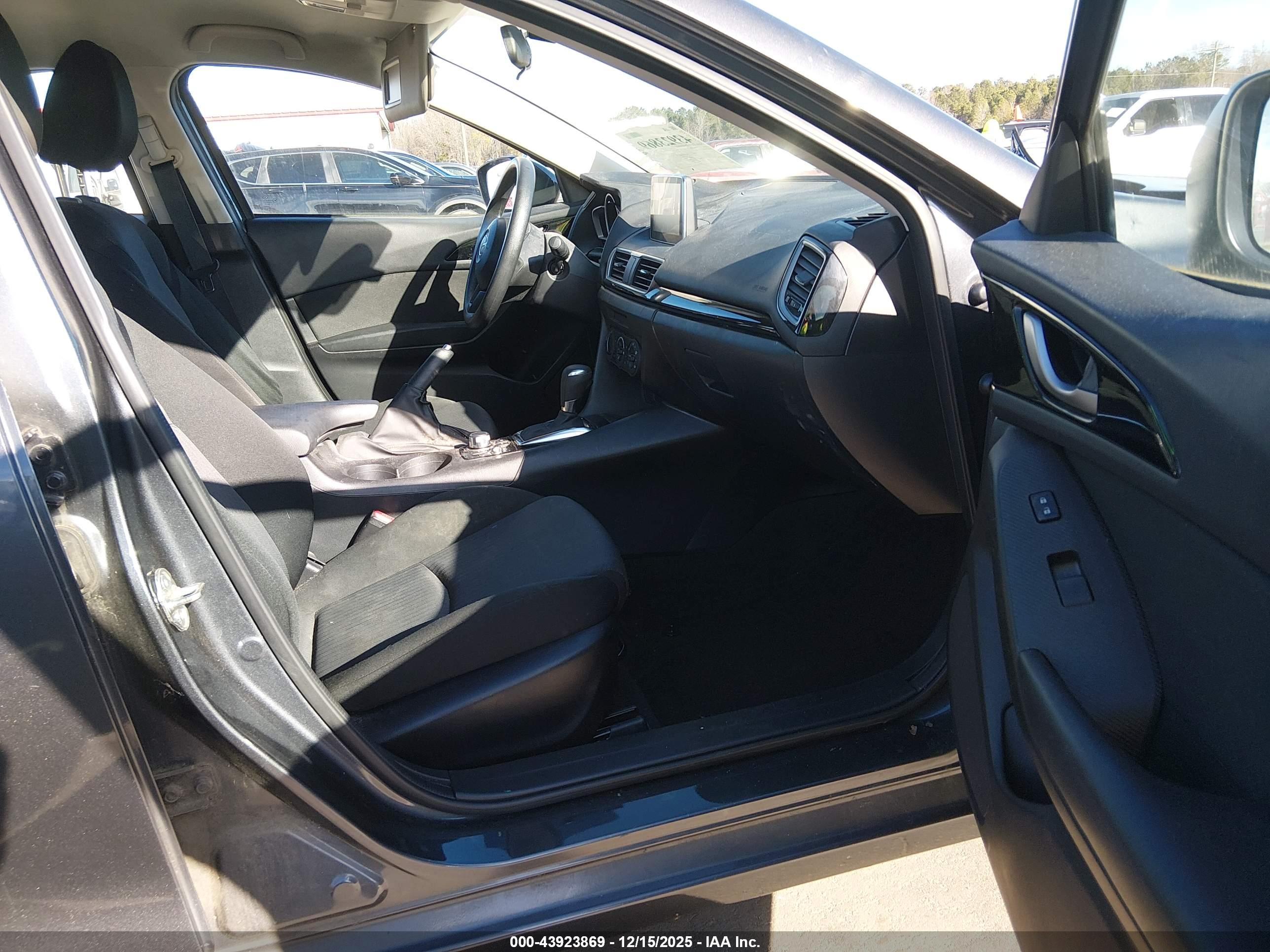 MAZDA MAZDA3 image 5