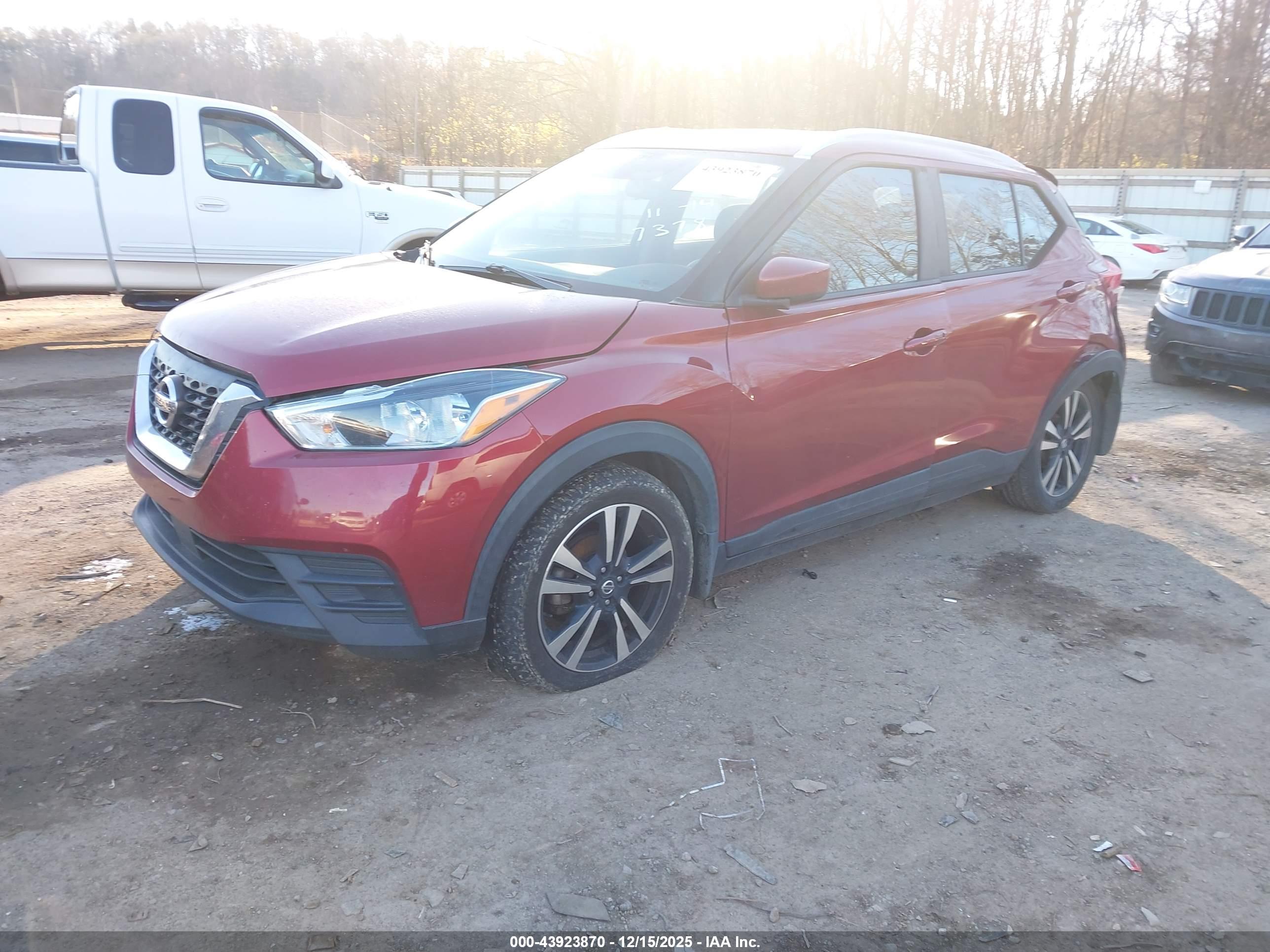 NISSAN KICKS image 2