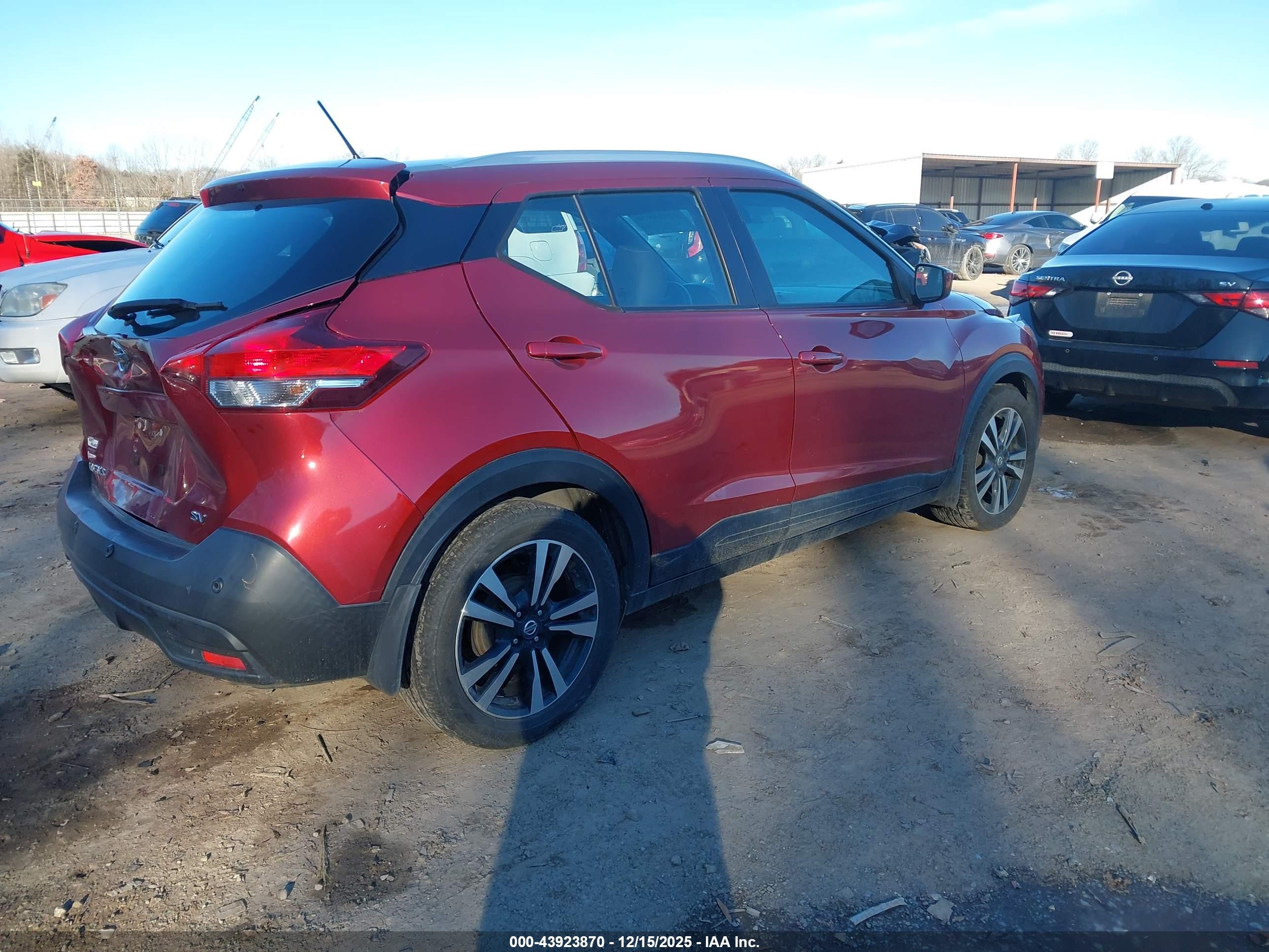 NISSAN KICKS image 4