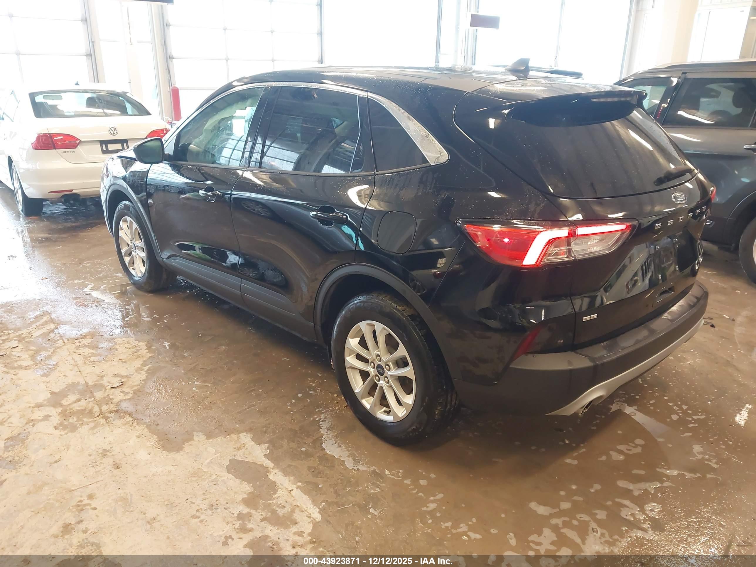 FORD ESCAPE image 3