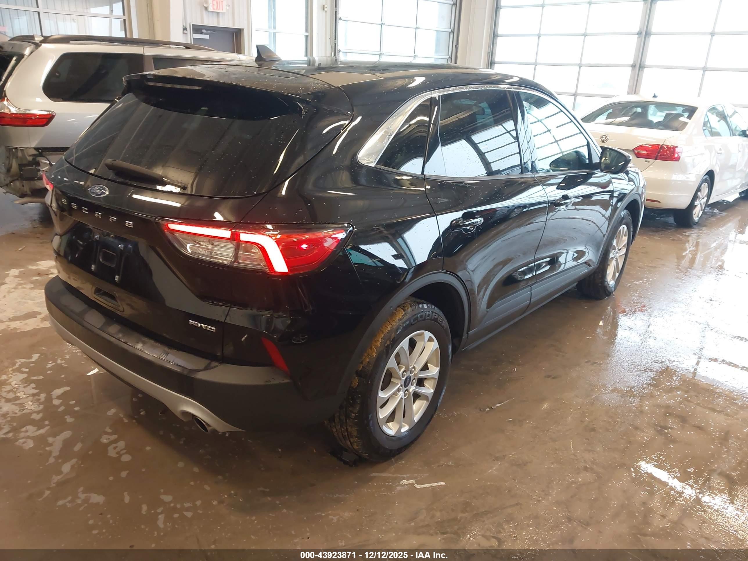 FORD ESCAPE image 4