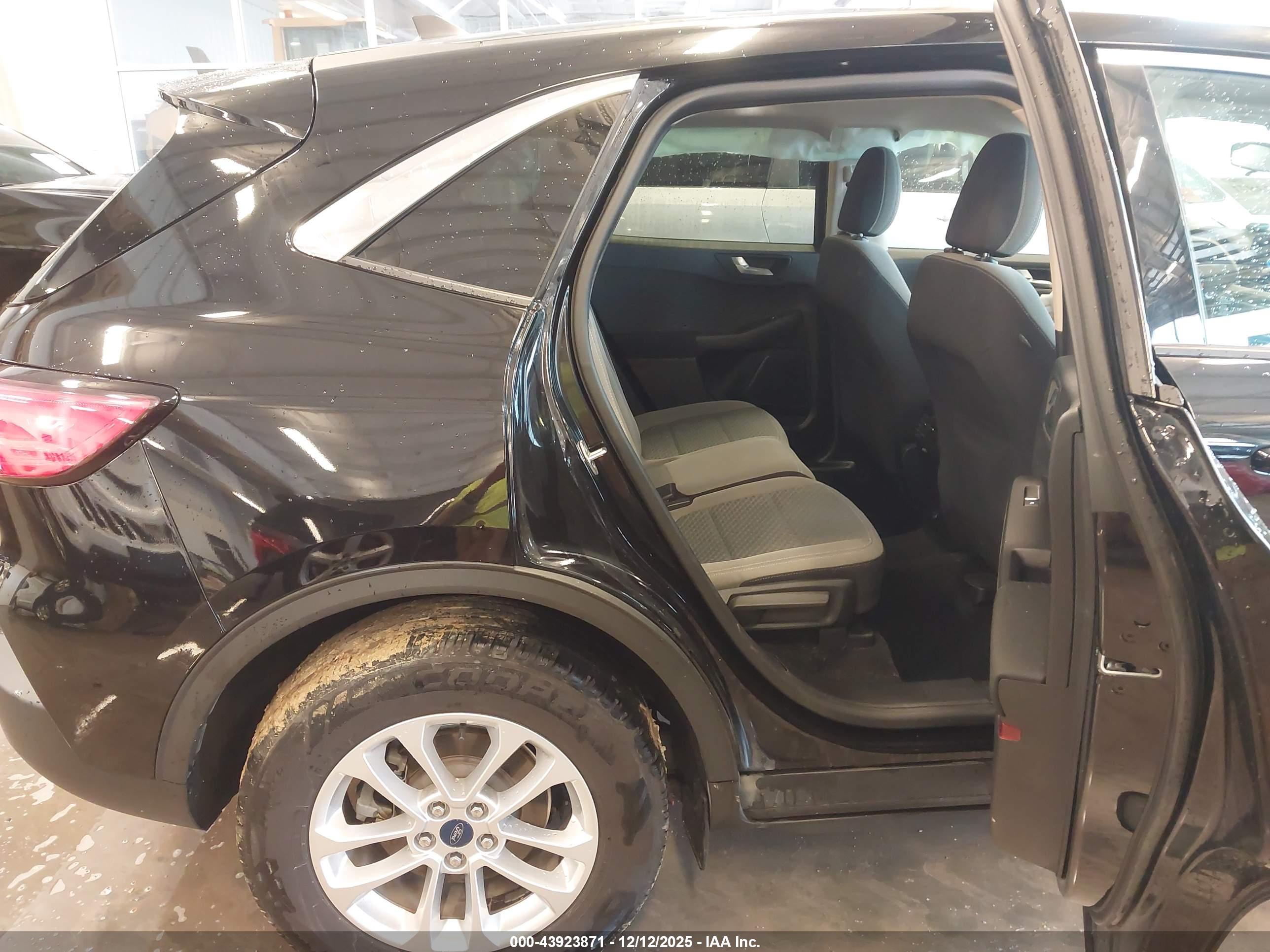 FORD ESCAPE image 8
