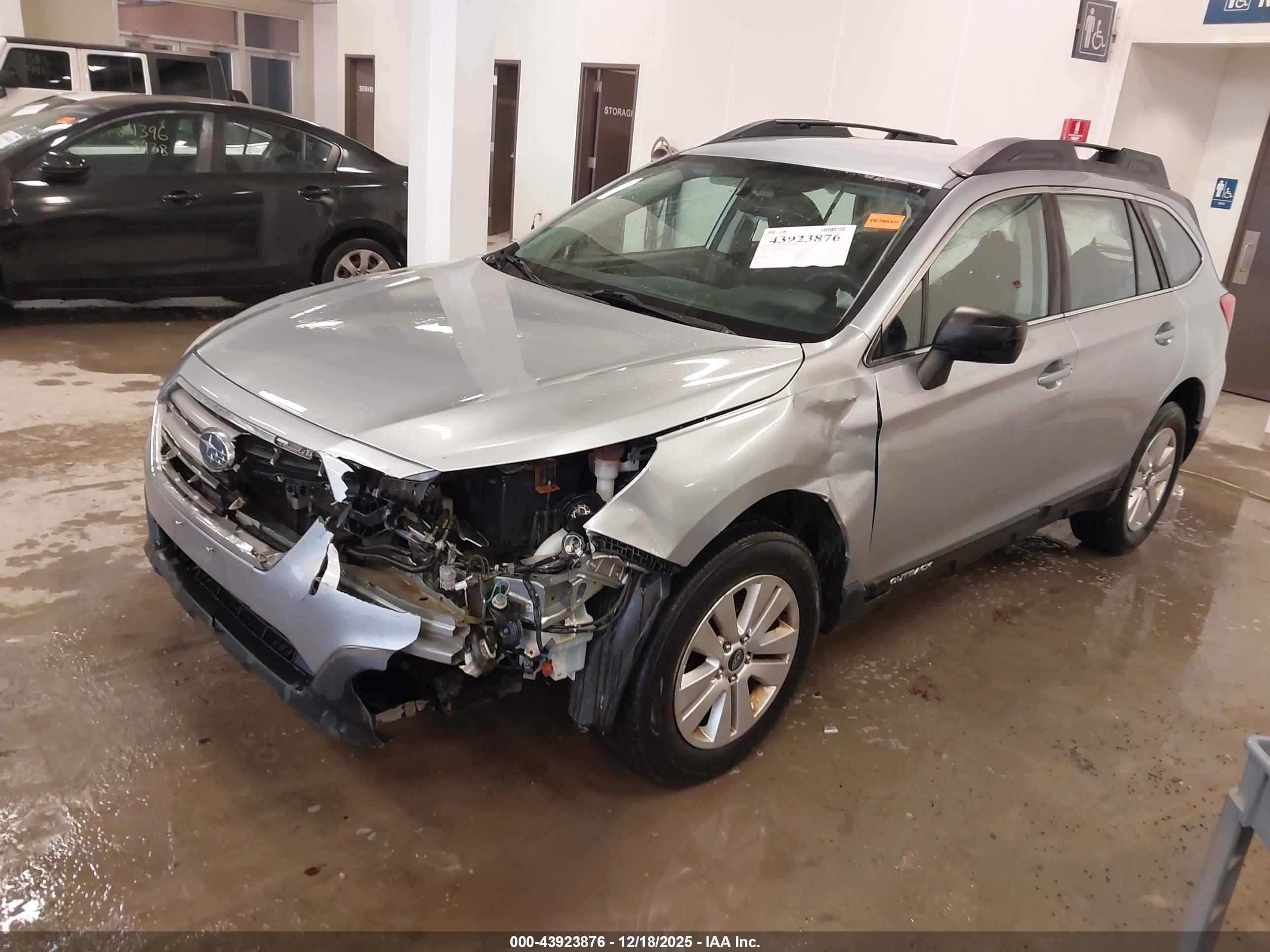 SUBARU OUTBACK image 2