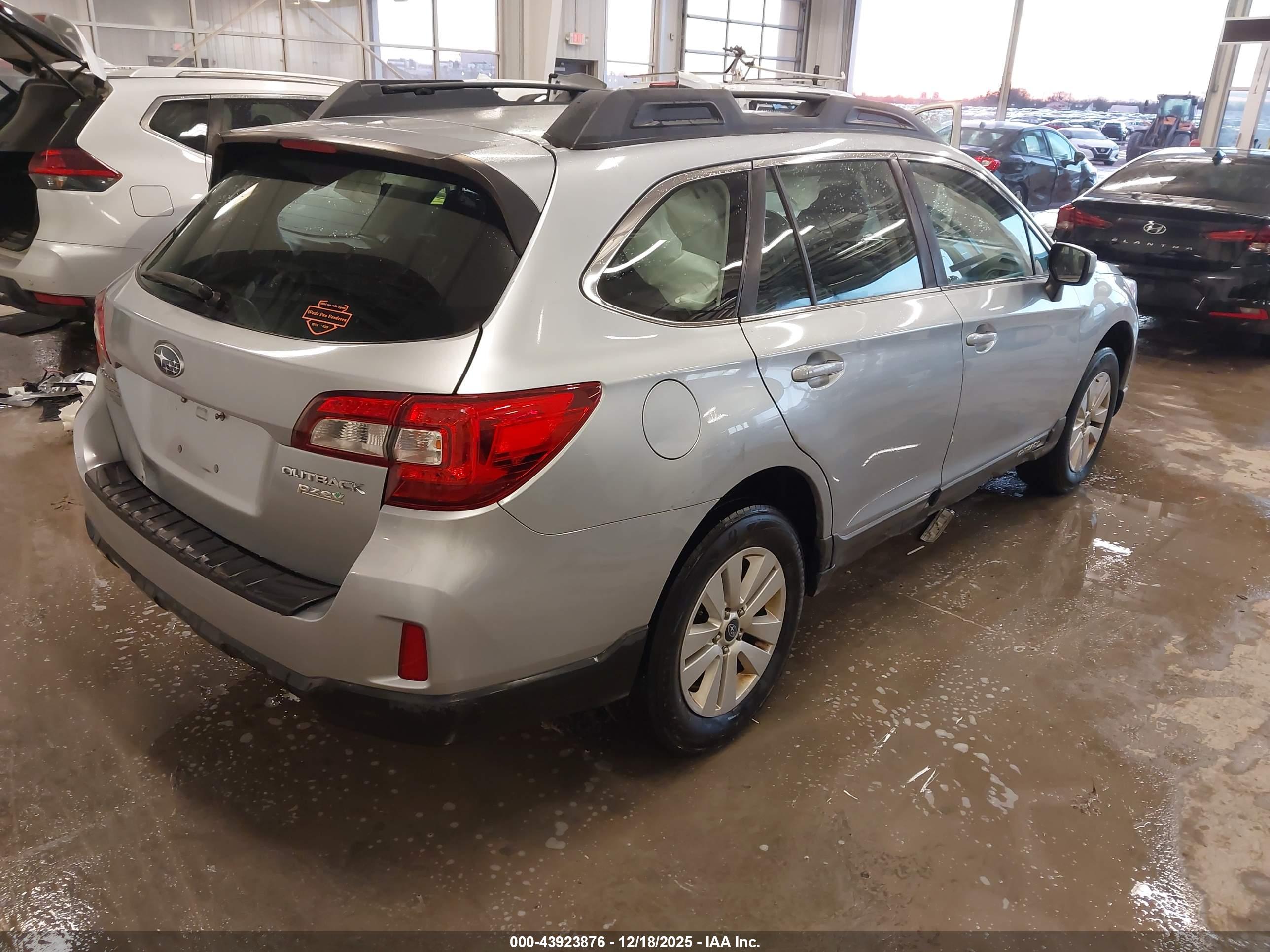 SUBARU OUTBACK image 4