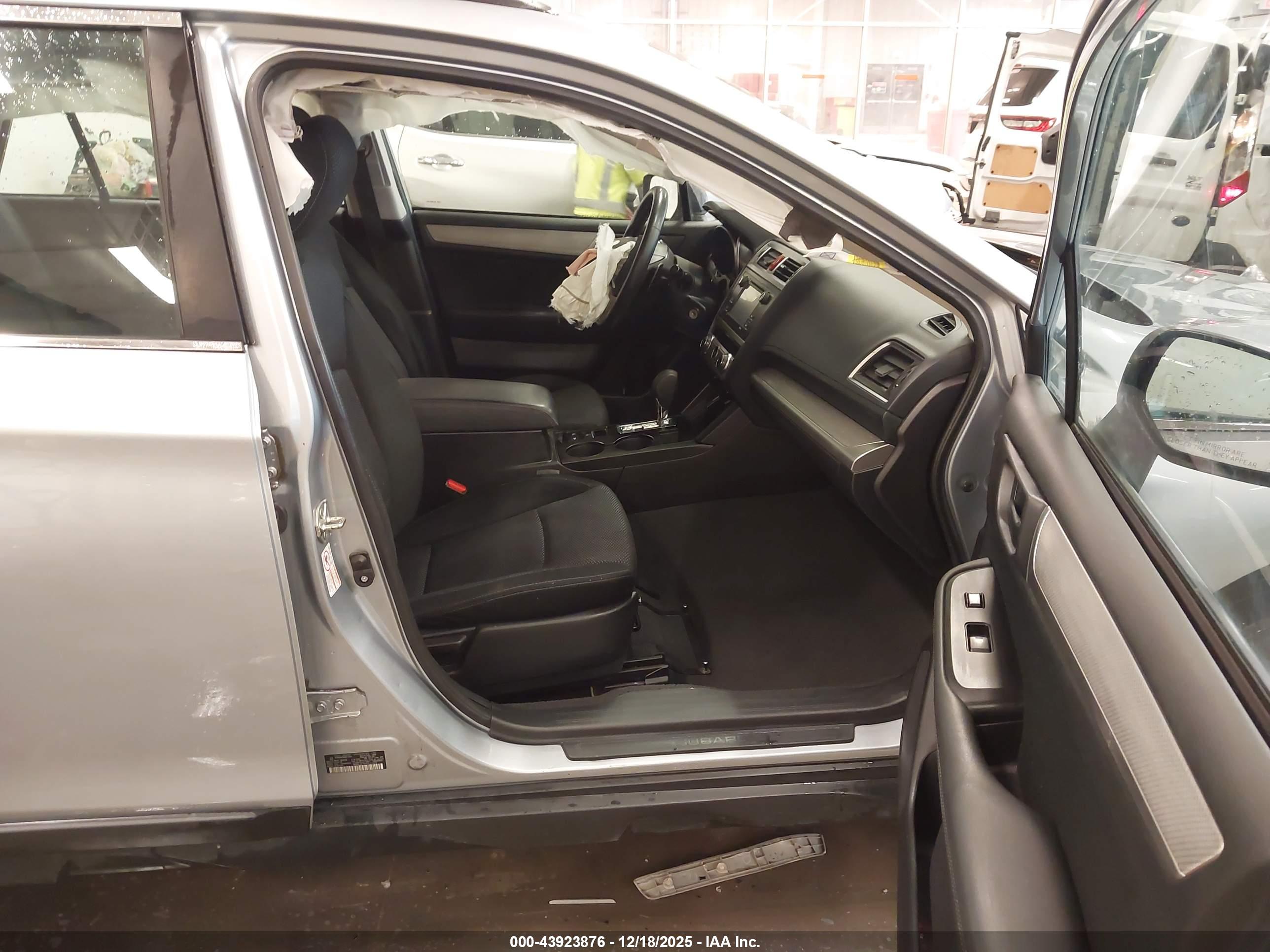 SUBARU OUTBACK image 5