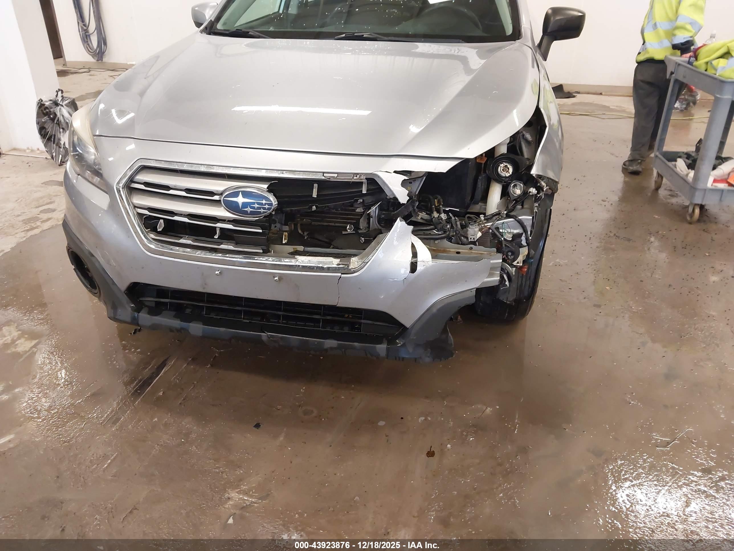 SUBARU OUTBACK image 6