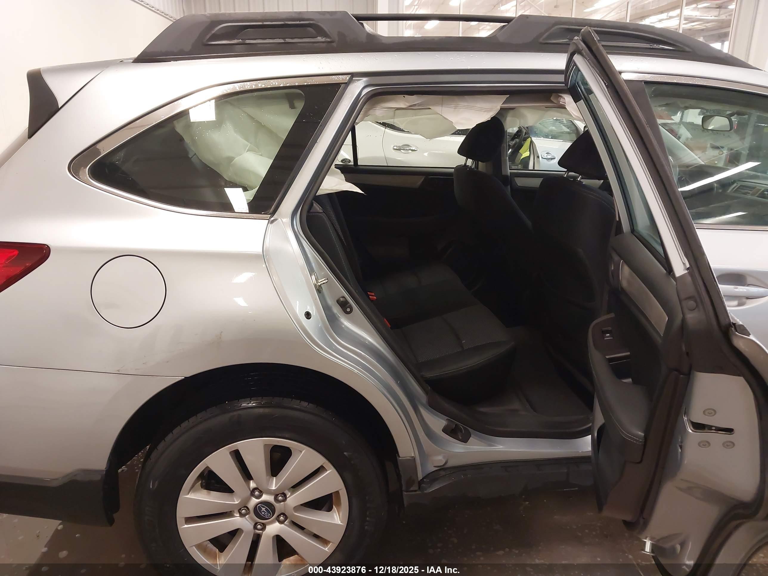 SUBARU OUTBACK image 8