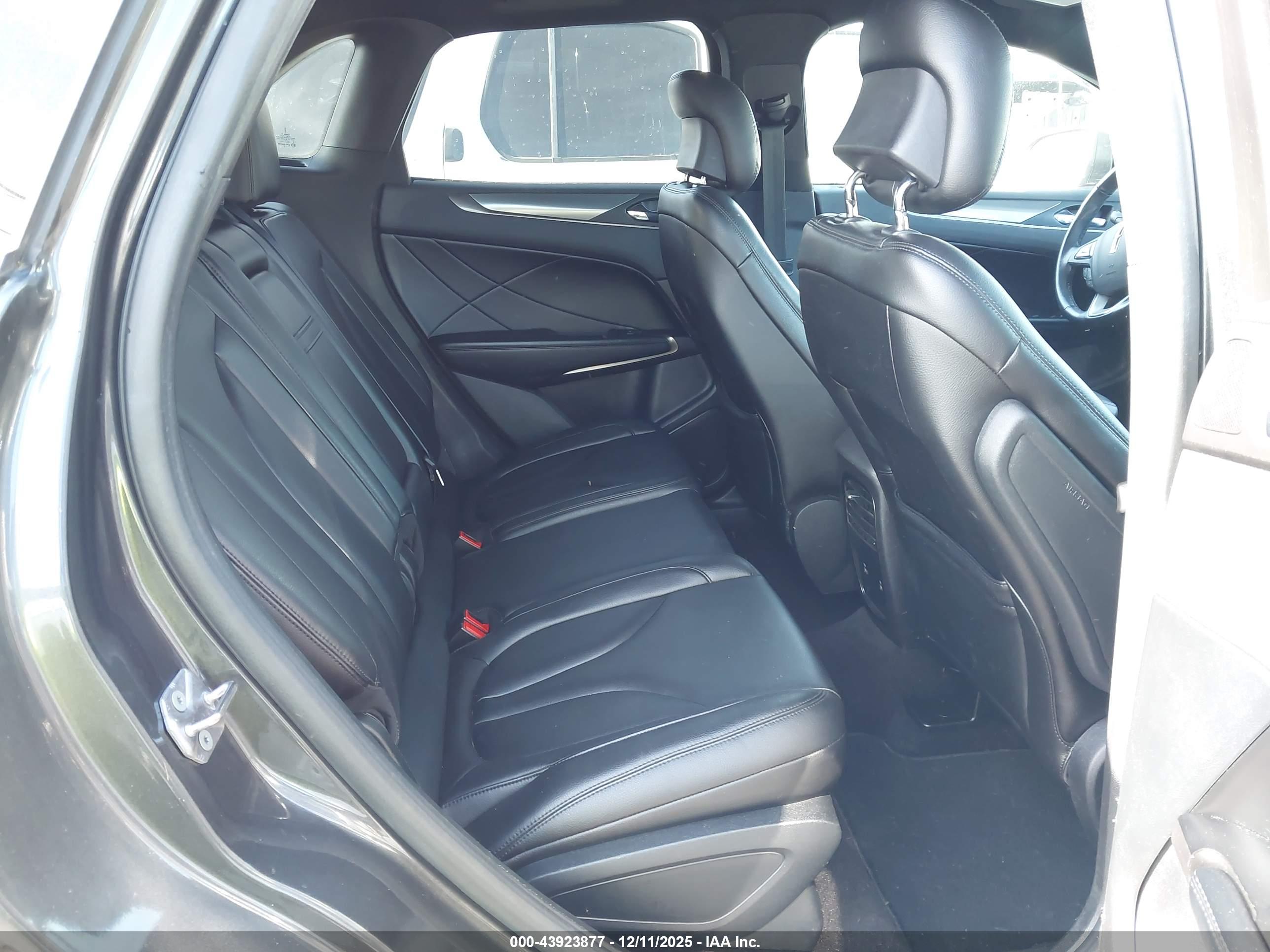 LINCOLN MKC image 8