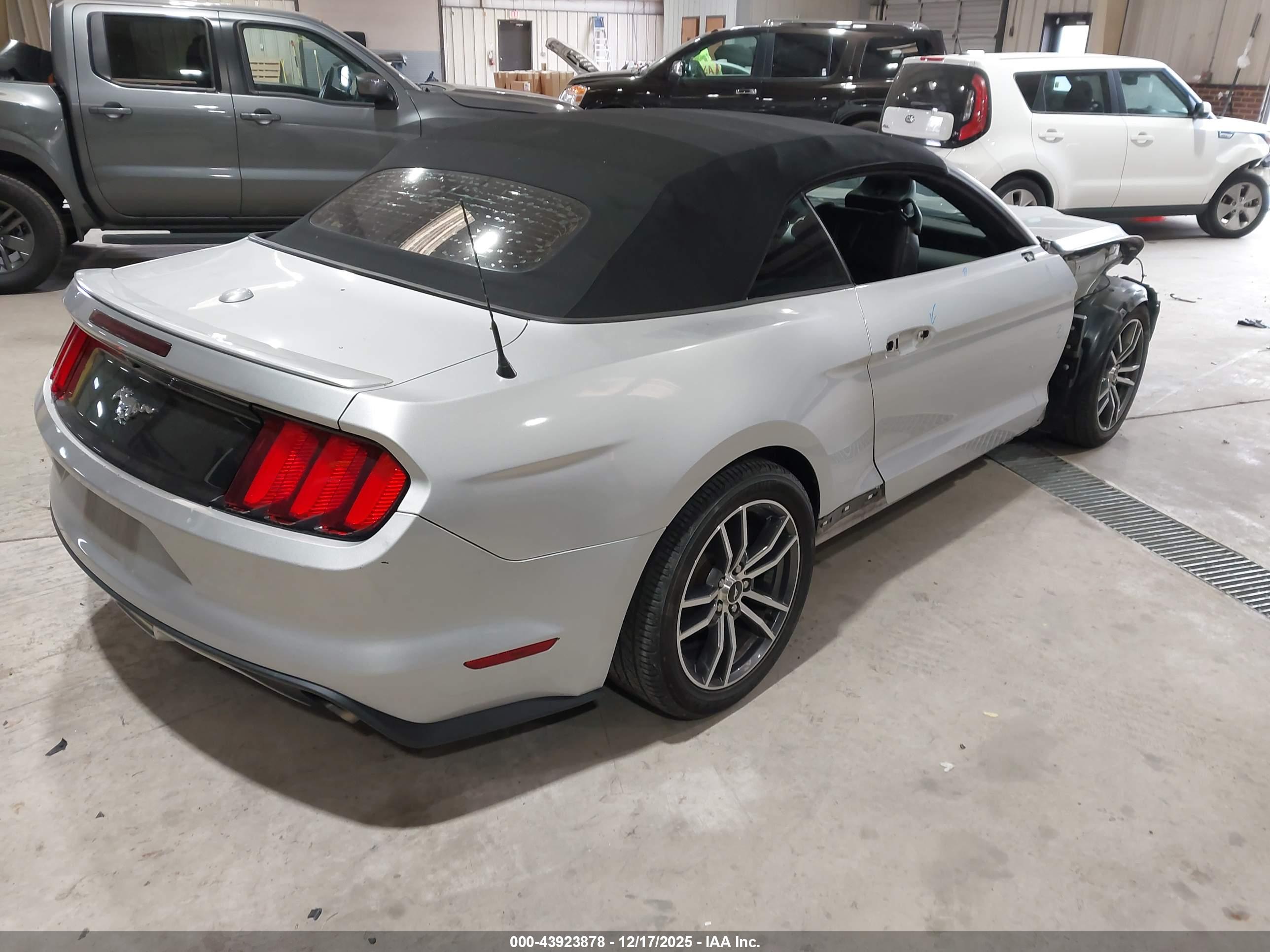 FORD MUSTANG image 4