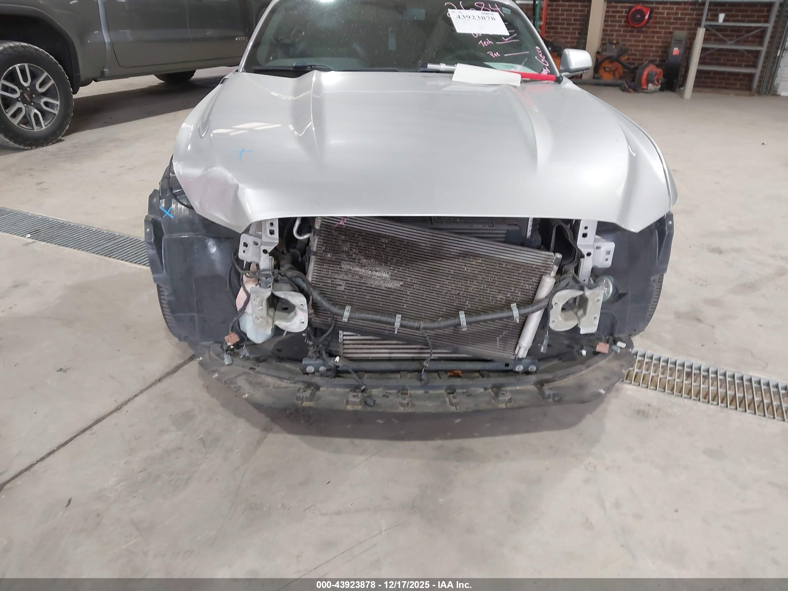 FORD MUSTANG image 6